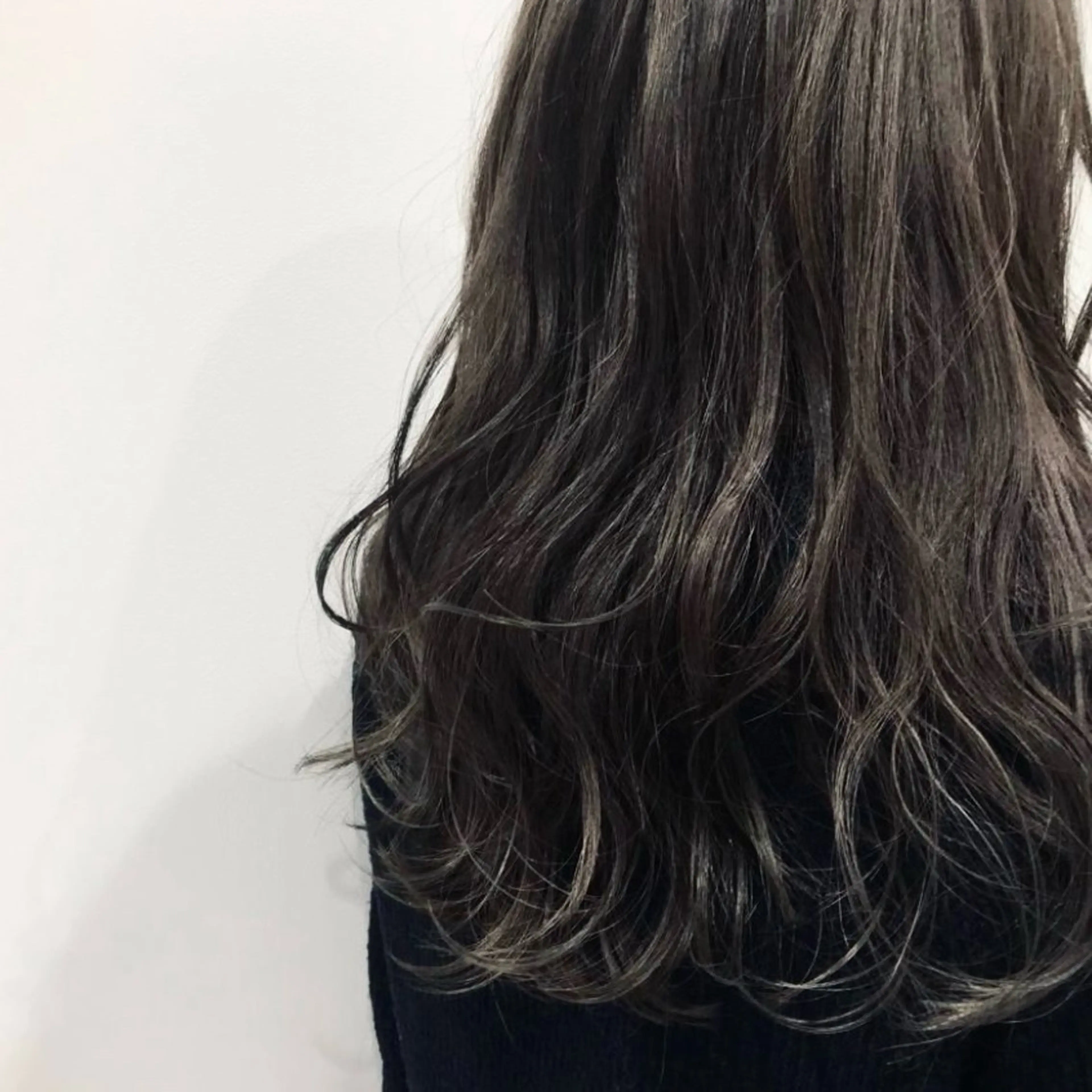 ロング カラー アッシュ アッシュグレー Repos by moi所属・RINA/特殊ヘア/ 高発色ワンカラーのヘアスタイル