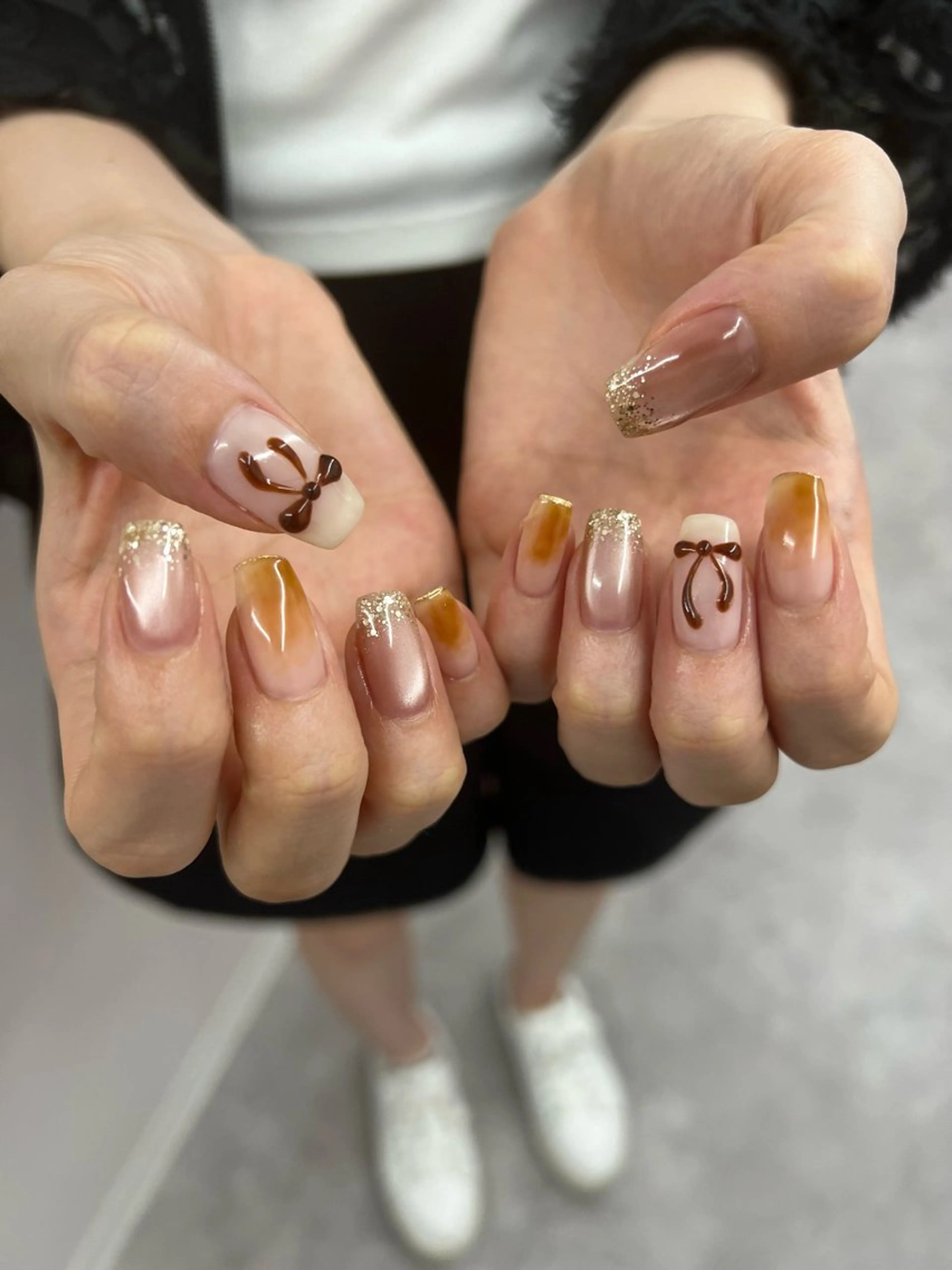ネイル ブラウン ジェルネイル キラキラネイル マグネットネイル ニュアンスネイル ハンドネイル ハンドケア Bana_ Nailのネイルデザイン