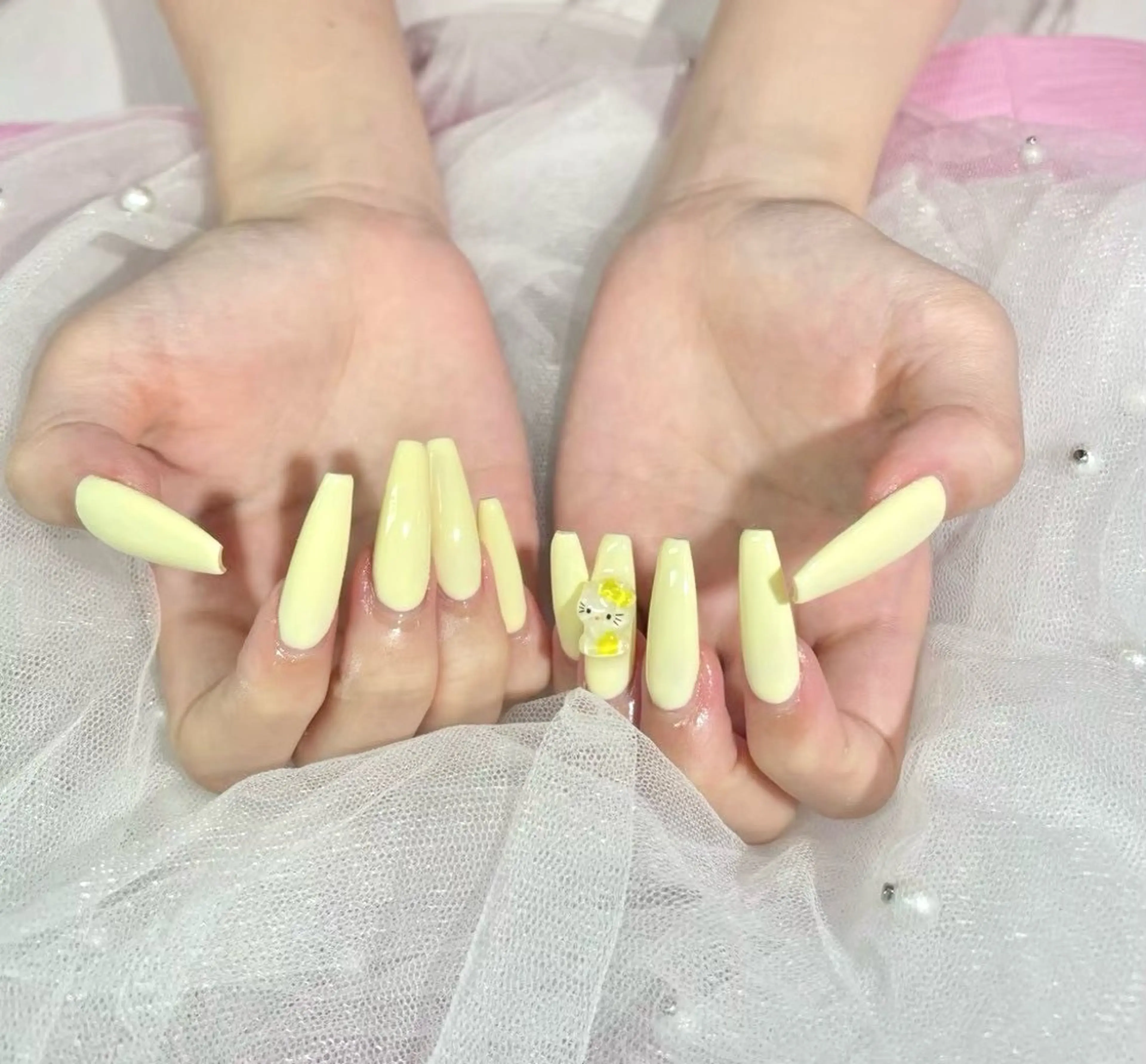 ネイル 長さ出し ネイルチップ Lowé所属・Lowé みるくのネイルデザイン