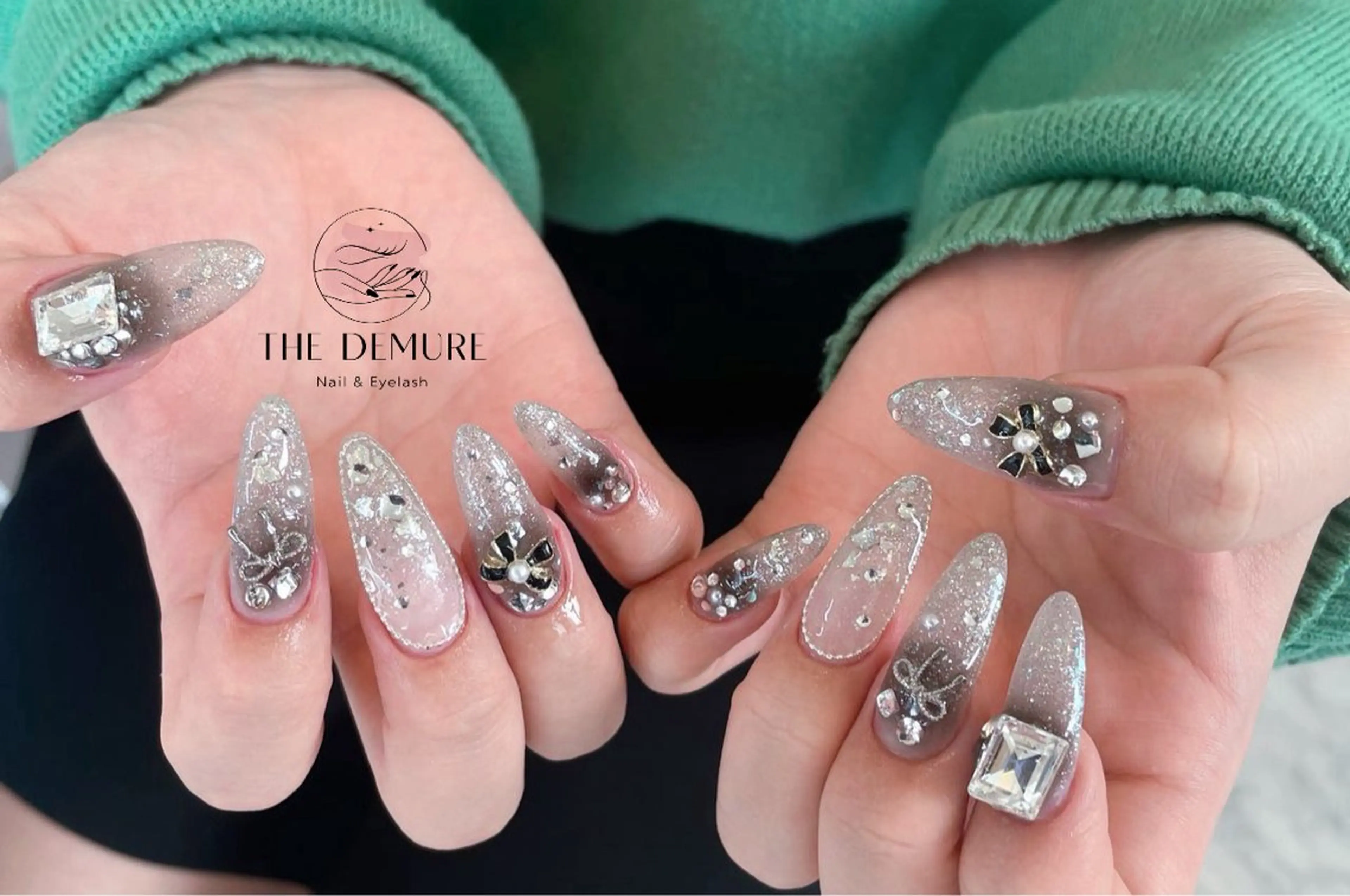ネイル アートネイル キラキラネイル 韓国ネイル 水色 ロングネイル ハンドネイル ハンドケア NailDemure 【銀座店】のネイルデザイン