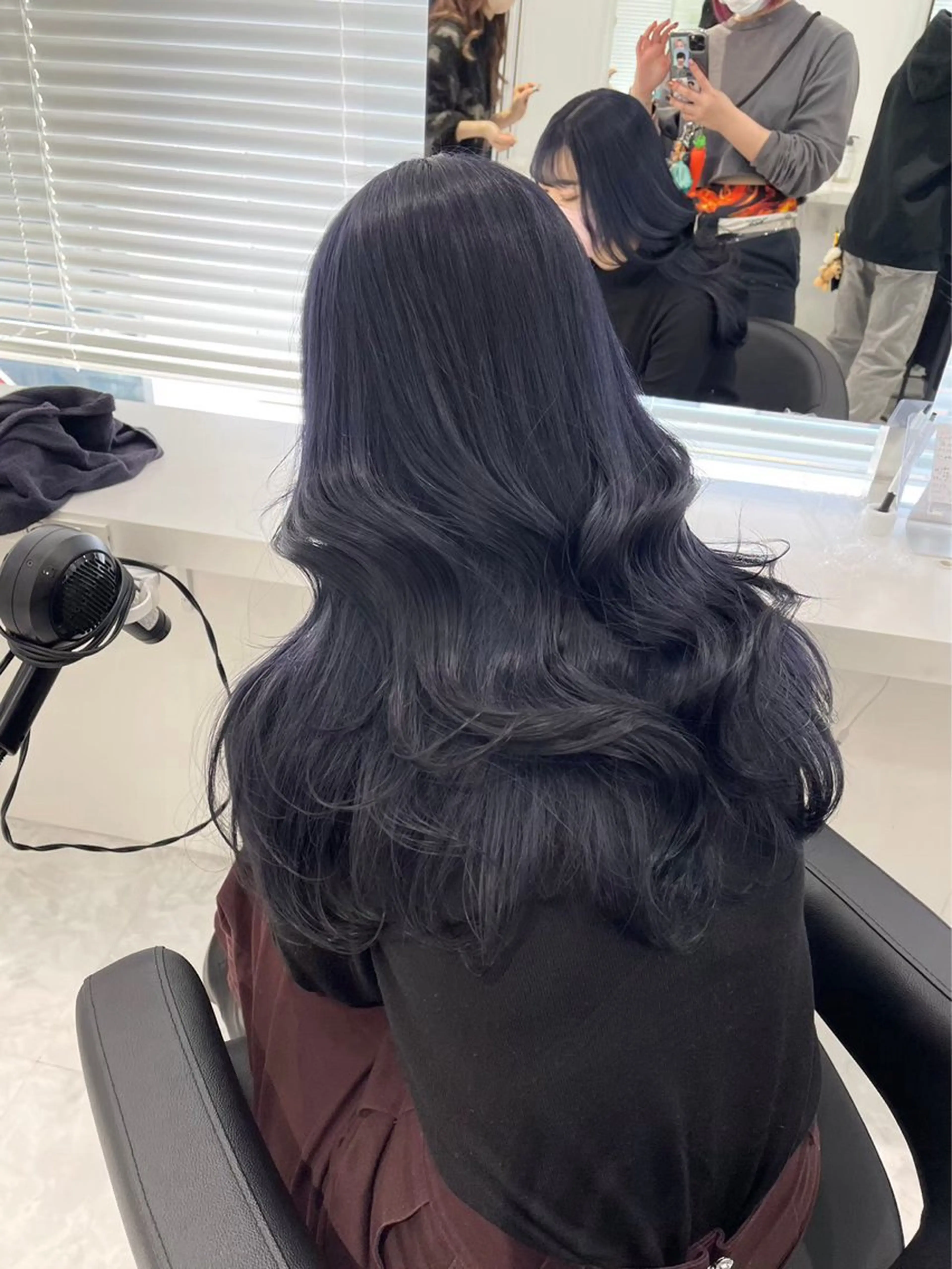セミロング カラー ヘアアレンジ ブリーチ ブルーカラー ブリーチなしカラー 髪質改善 🩵ダメージレス艶感 ハイトーン🩷のヘアスタイル