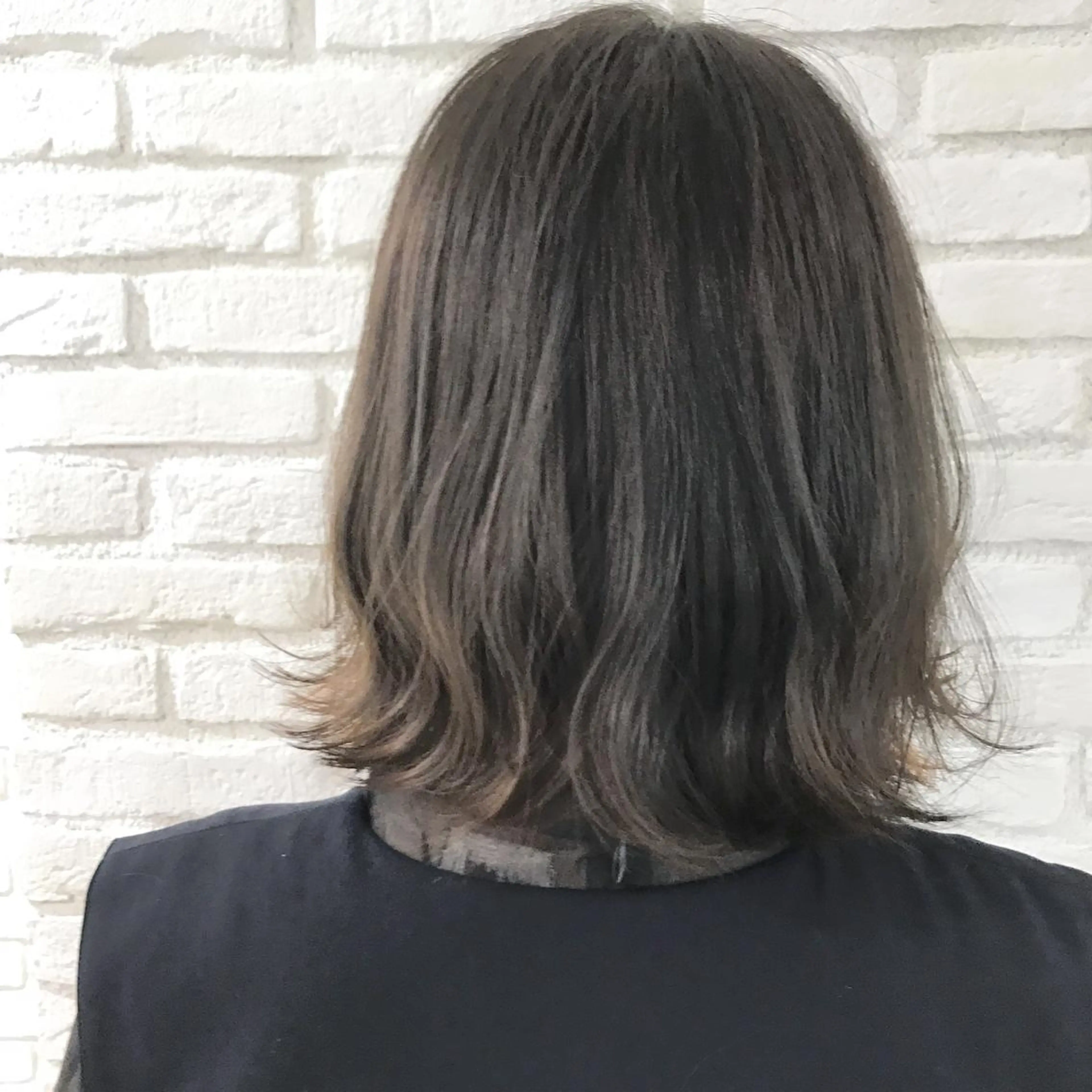 ミディアム カラー 切りっぱなしボブ バレイヤージュ ベージュカラー ボブ くせ毛 伊 杏のヘアスタイル