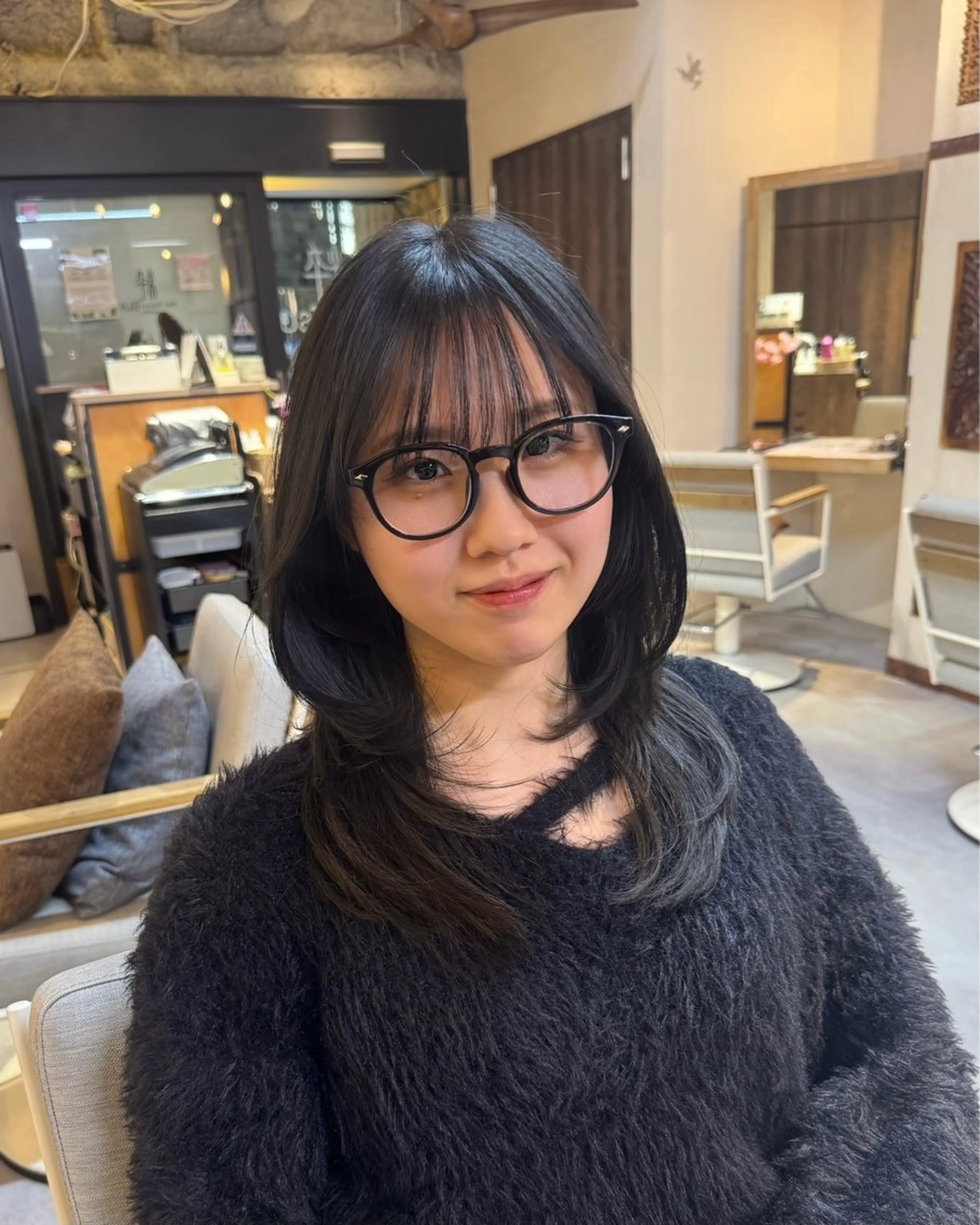 セミロング ハッシュカット 前田 栞九郎のヘアスタイル