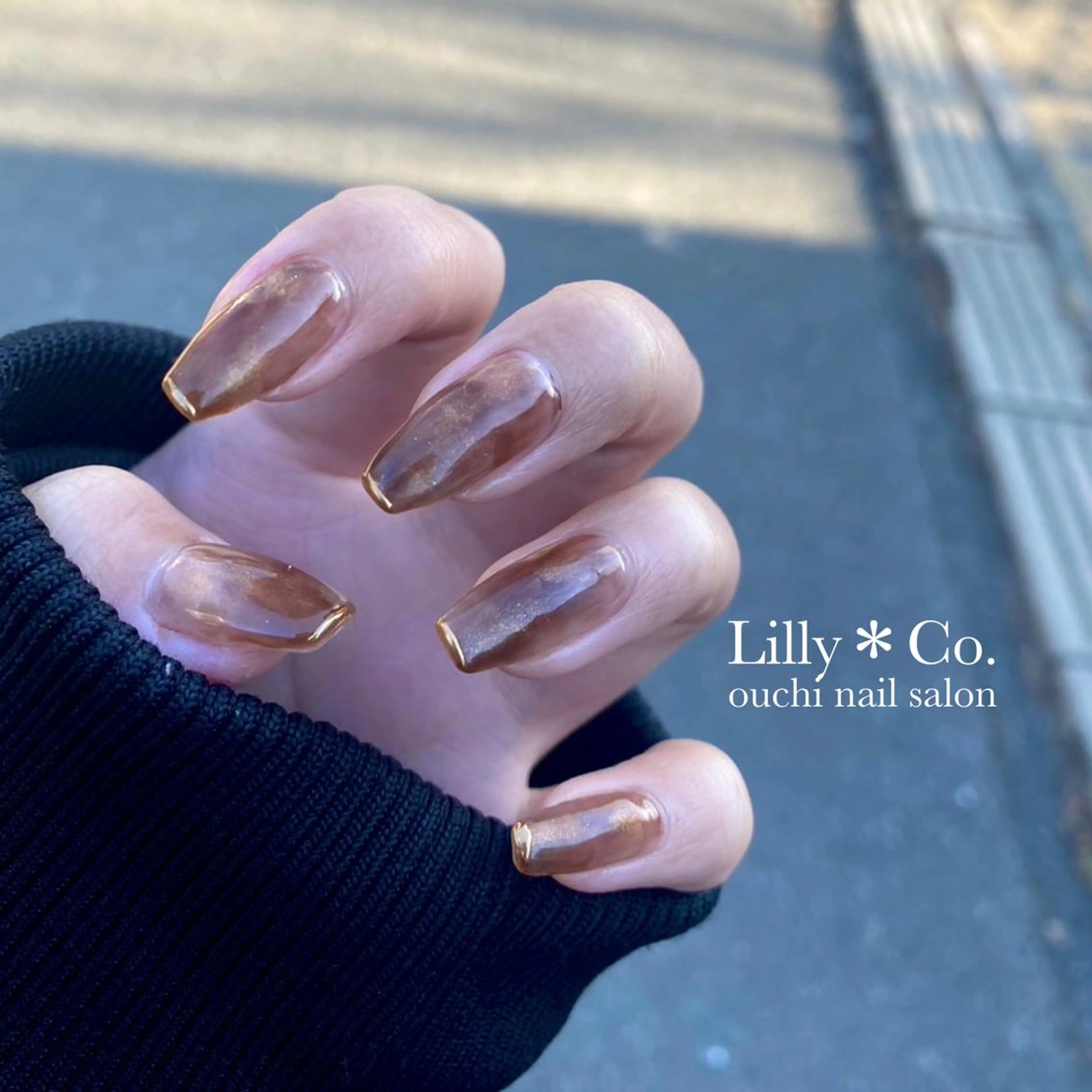 ネイル ブラウン ゴールド ニュアンスネイル ハンドネイル ハンドケア Lilly Co.のネイルデザイン