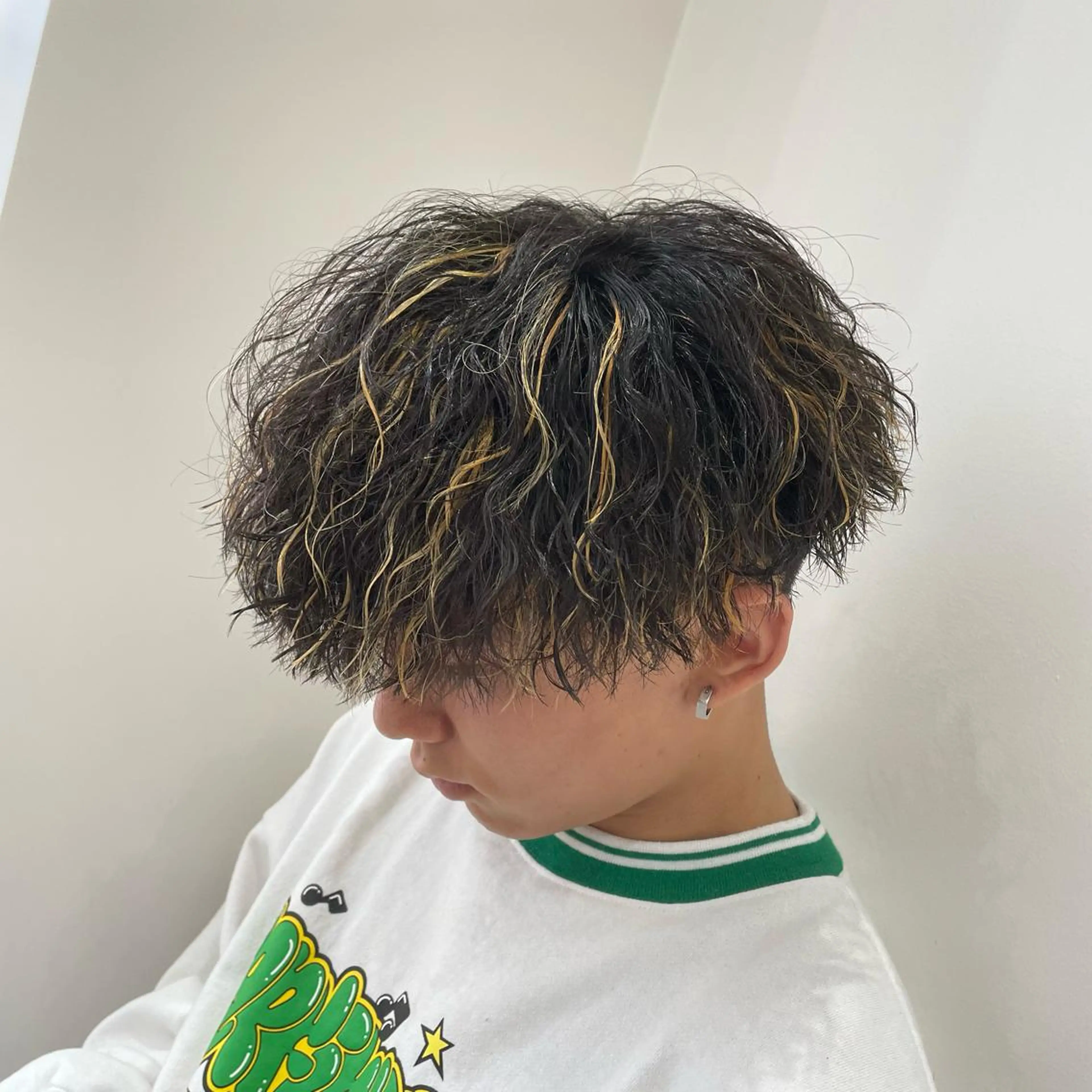 ミディアム パーマ メンズ カット パーマ 🔥縦落ちツイスパ 🔥鈴木健紀のヘアスタイル