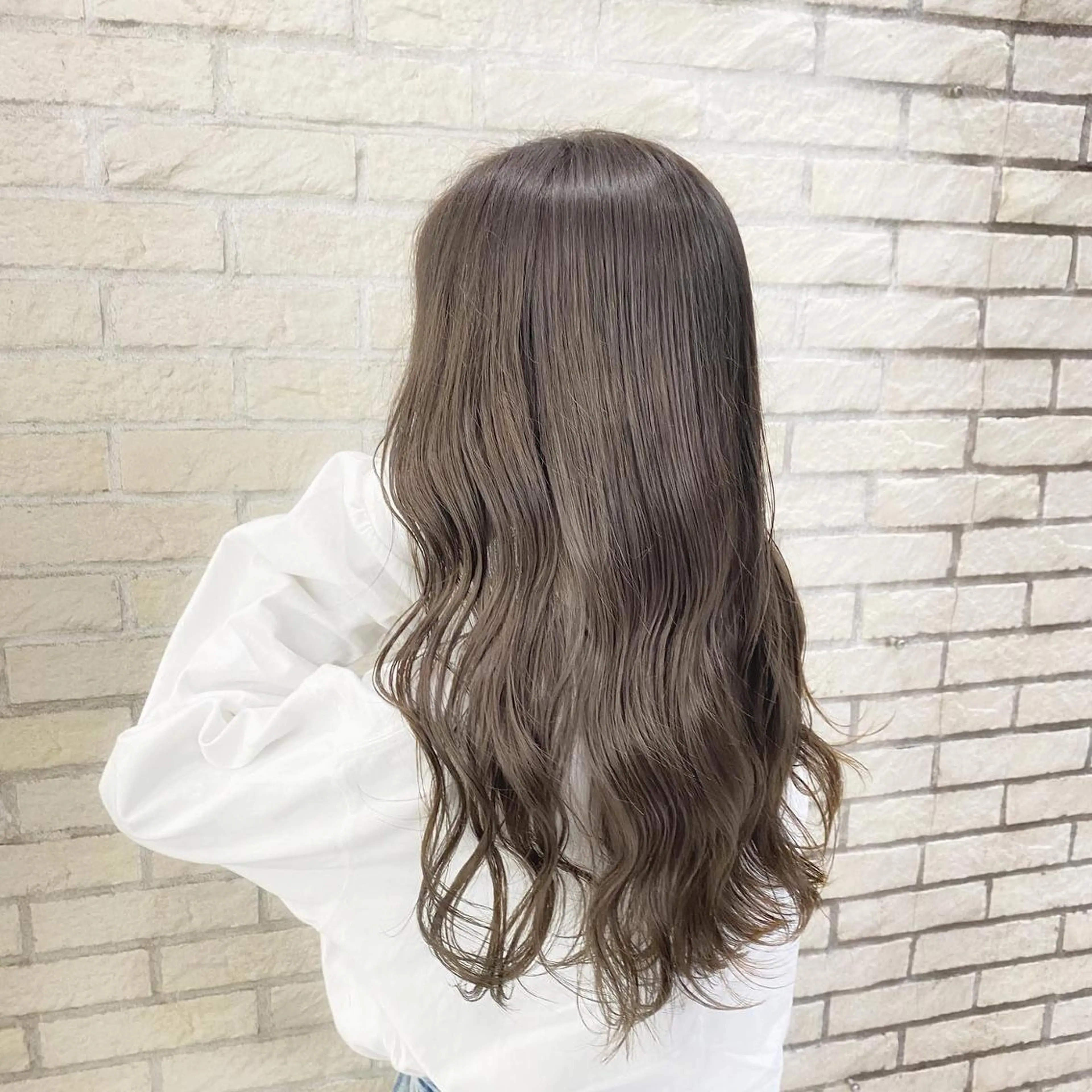 カラー ベージュカラー ブリーチ 透明感カラー ダブルカラー グレージュ カット ヘアカラー トリートメント 艶髪レイヤー屋さん 大澤竜馬のヘアスタイル