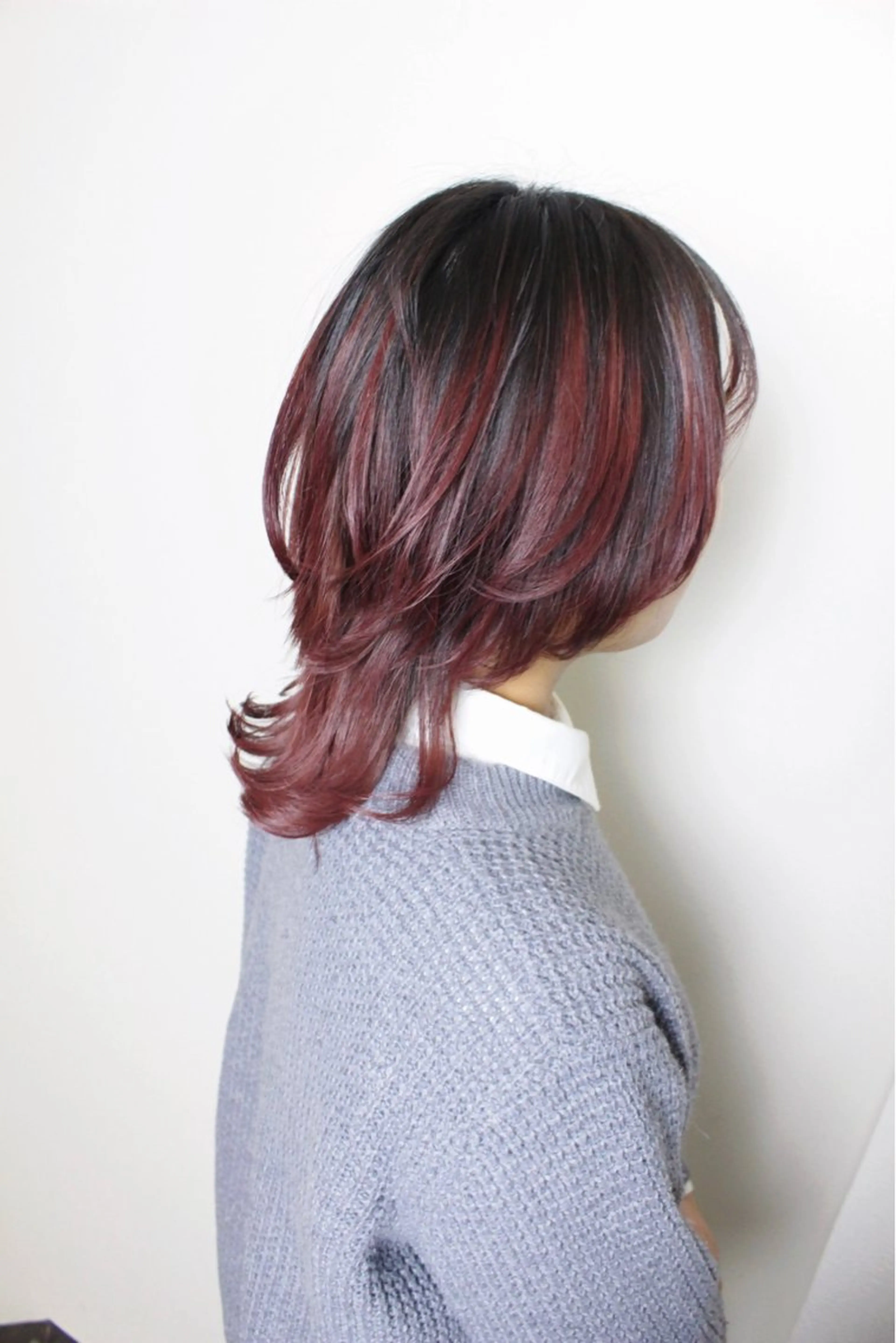 ミディアム カラー ブリーチ レッドカラー レイヤーカット ウルフカット カット ヘアカラー 土居 正季のヘアスタイル