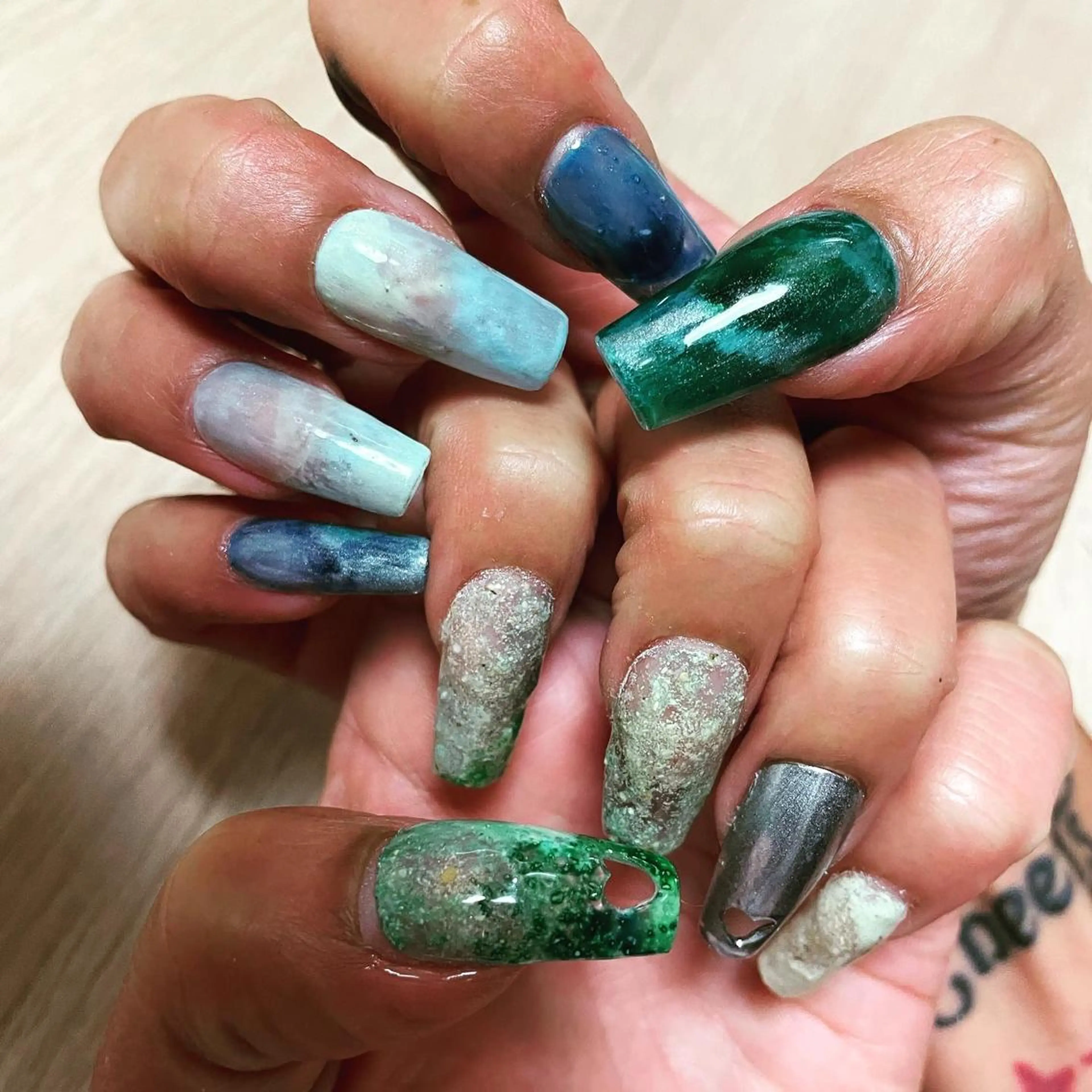 ネイル ハンドネイル CRAZY NAILのネイルデザイン