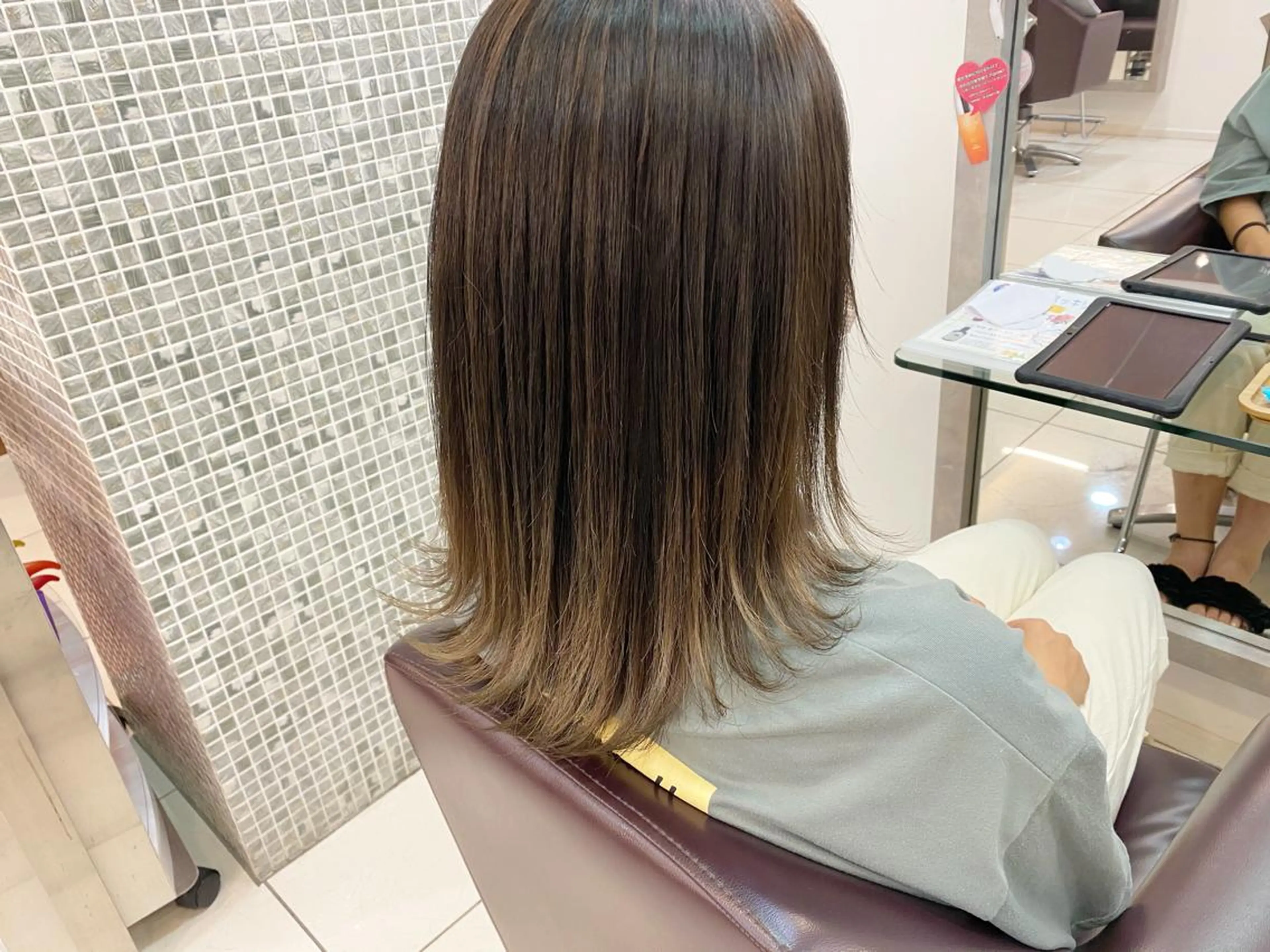 セミロング カラー 透明感カラー レイヤーカット カット ヘアカラー トリートメント 鈴木 翔梧のヘアスタイル
