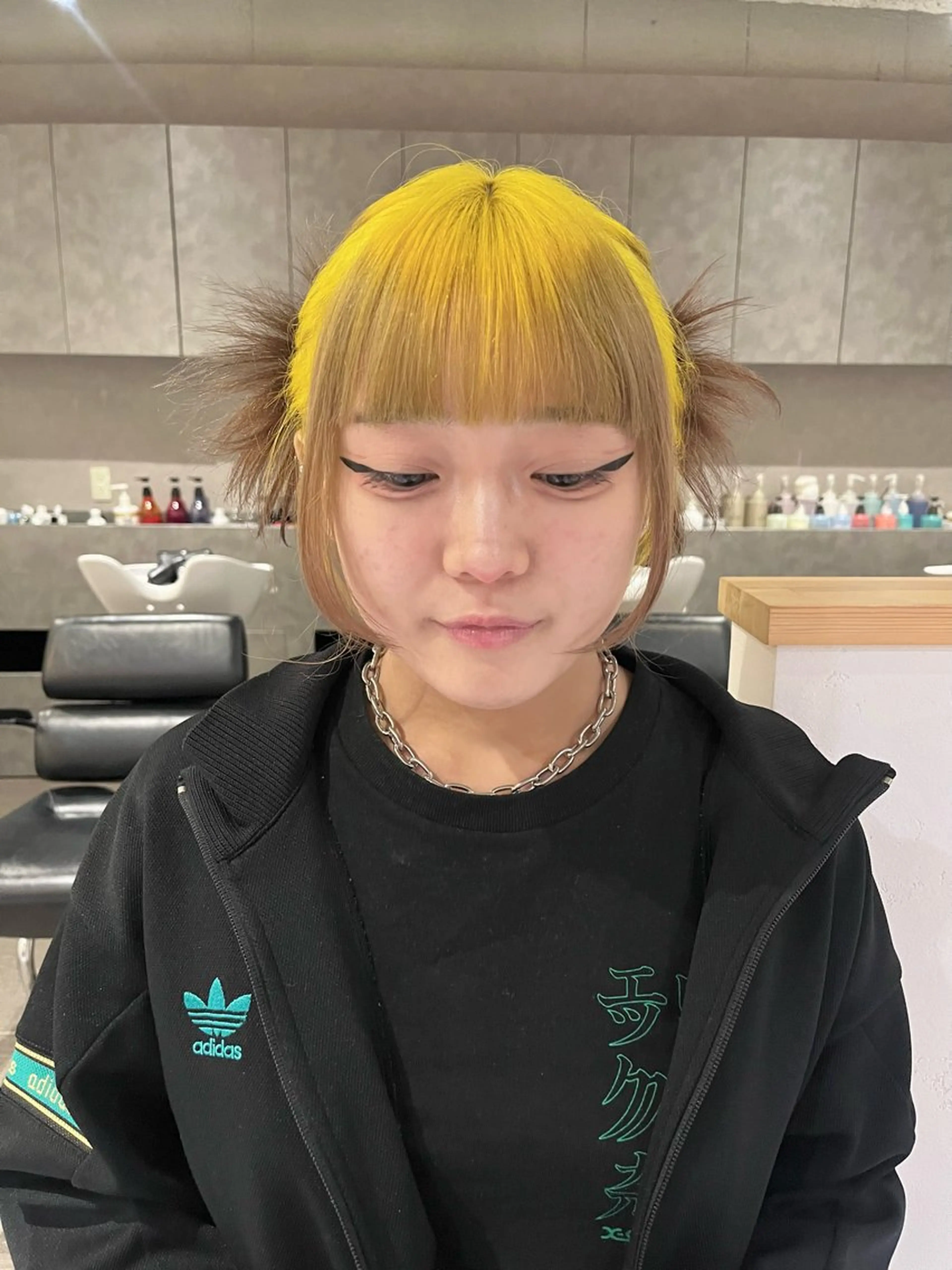 ミディアム カラー ベージュカラー ブリーチ デザインカラー ダブルカラー ハイトーンカラー カット ヘアカラー トリートメント 桃果 momokaのヘアスタイル