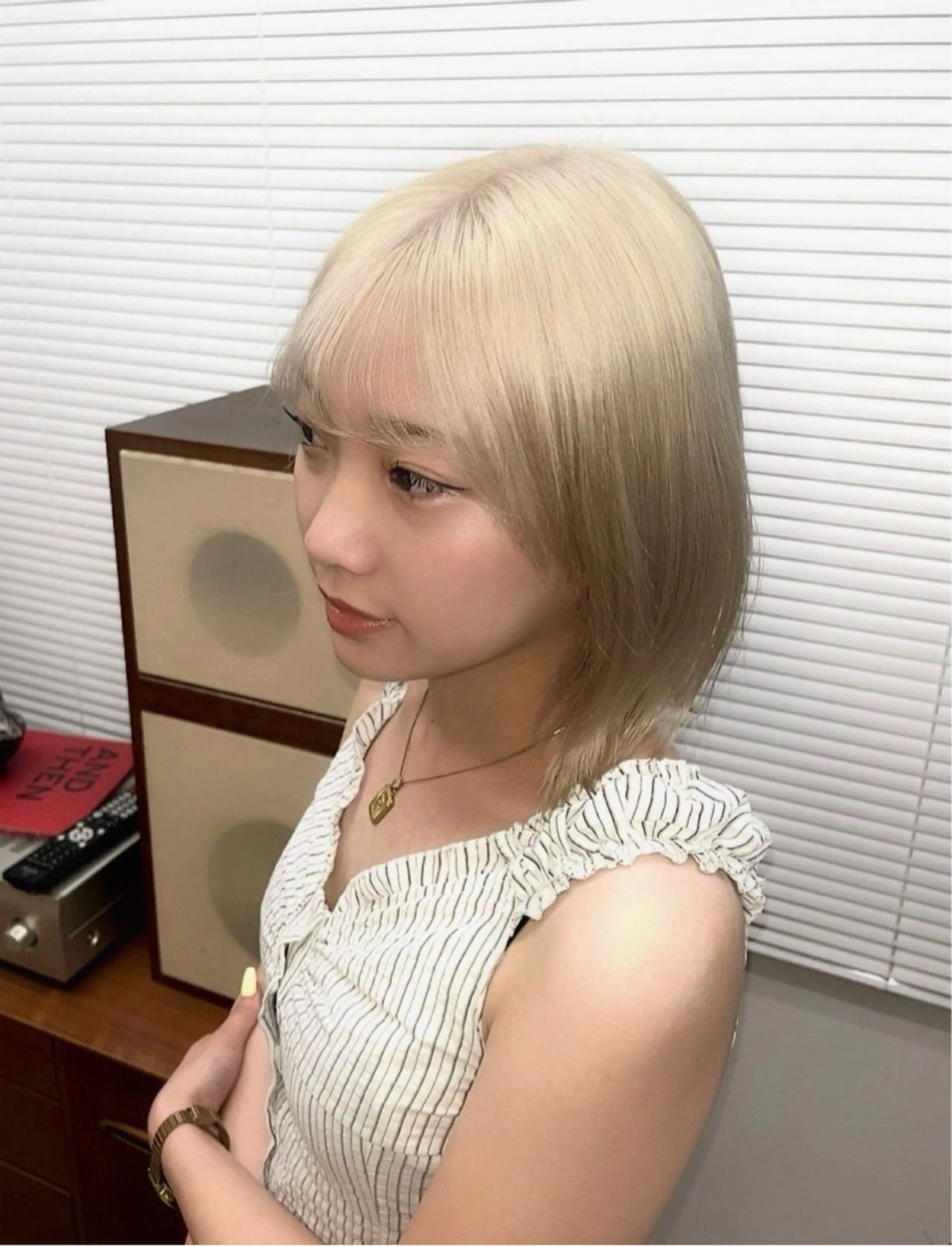 ショート カラー ヘアカラー トリートメント kosoraベージュ ハイトーン/デザインのヘアスタイル