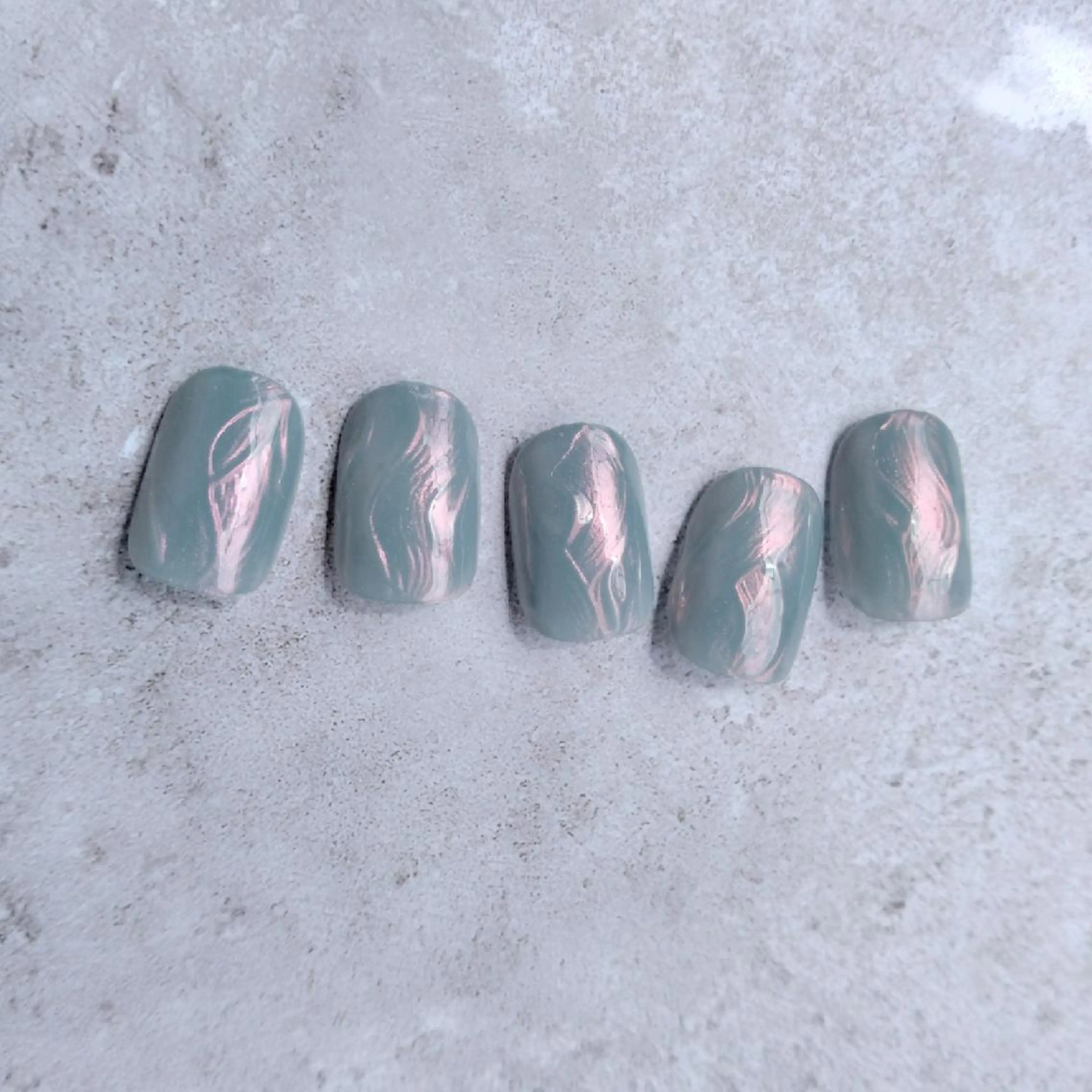 ネイル オーロラネイル ジェルネイル キラキラネイル ニュアンスネイル パラジェル ハンドネイル Nailsalon manoのネイルデザイン