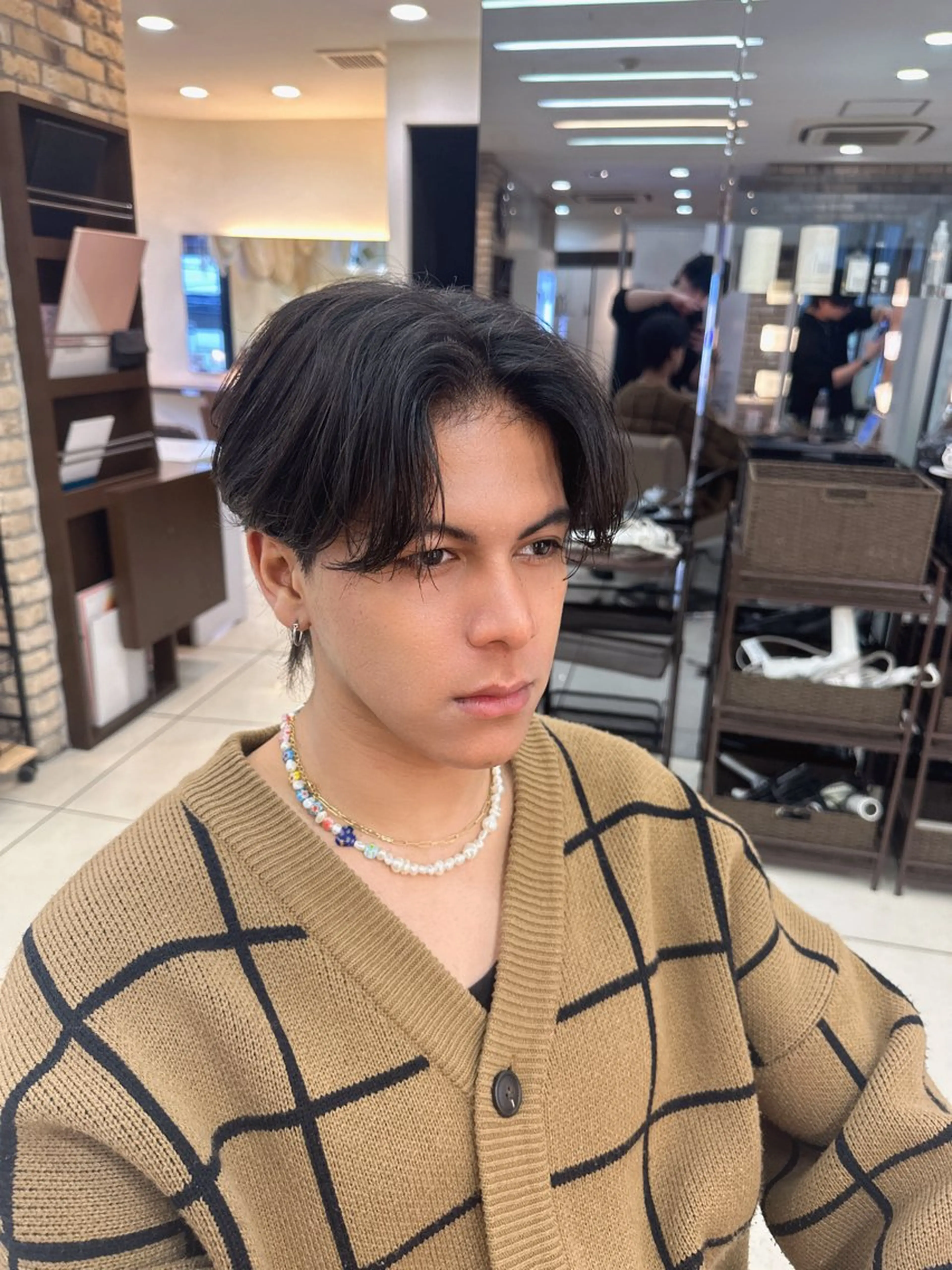 メンズ カット ラウンドマッシュシャ ドウニュアンスパーマのヘアスタイル