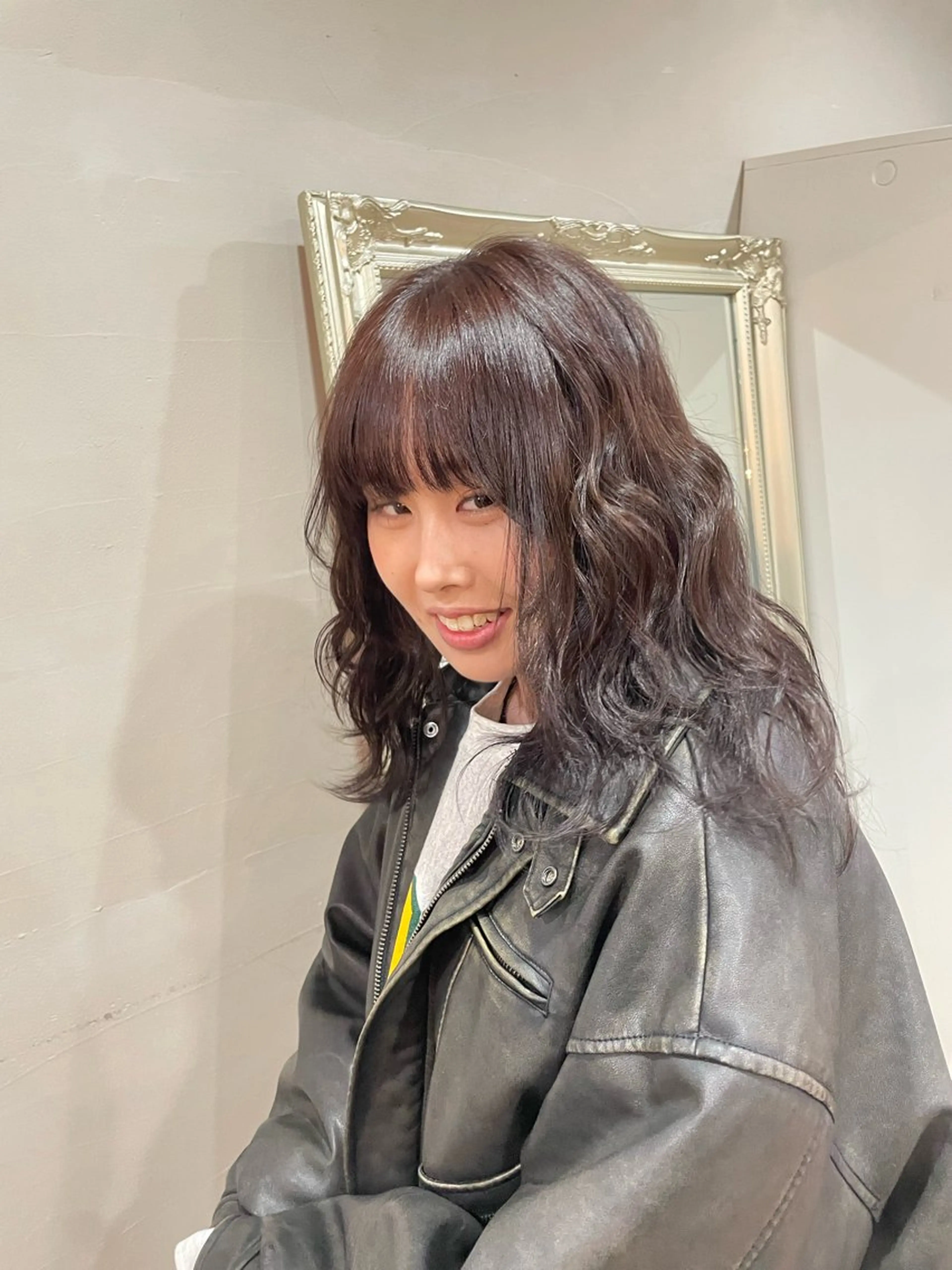 セミロング 山本 眞白のヘアスタイル