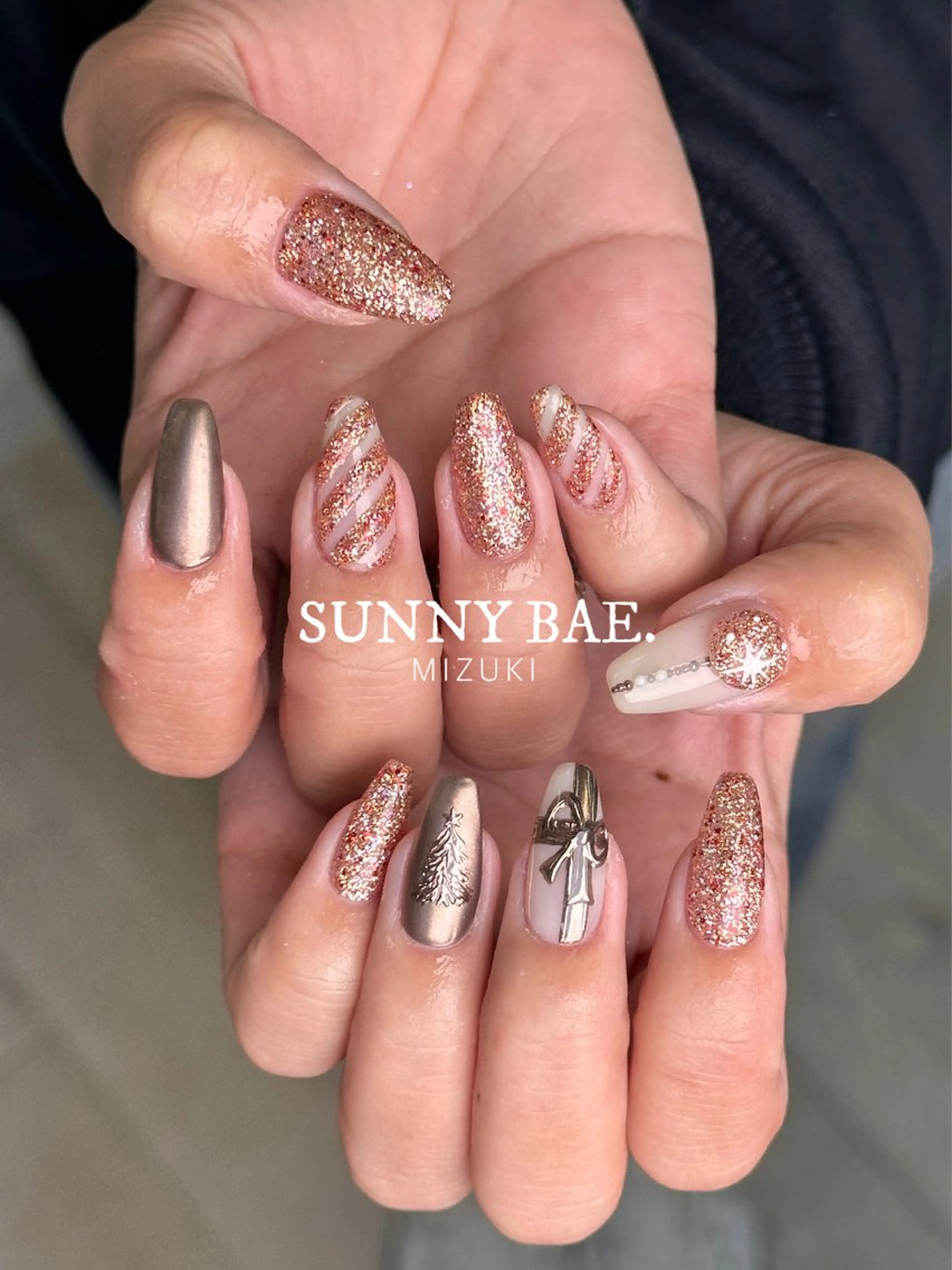 ネイル ブラウン ラメ(グリッター) ミラーネイル リボン 冬ネイル ハンドネイル SUNNY BAE. 🌼MIZUKIのネイルデザイン