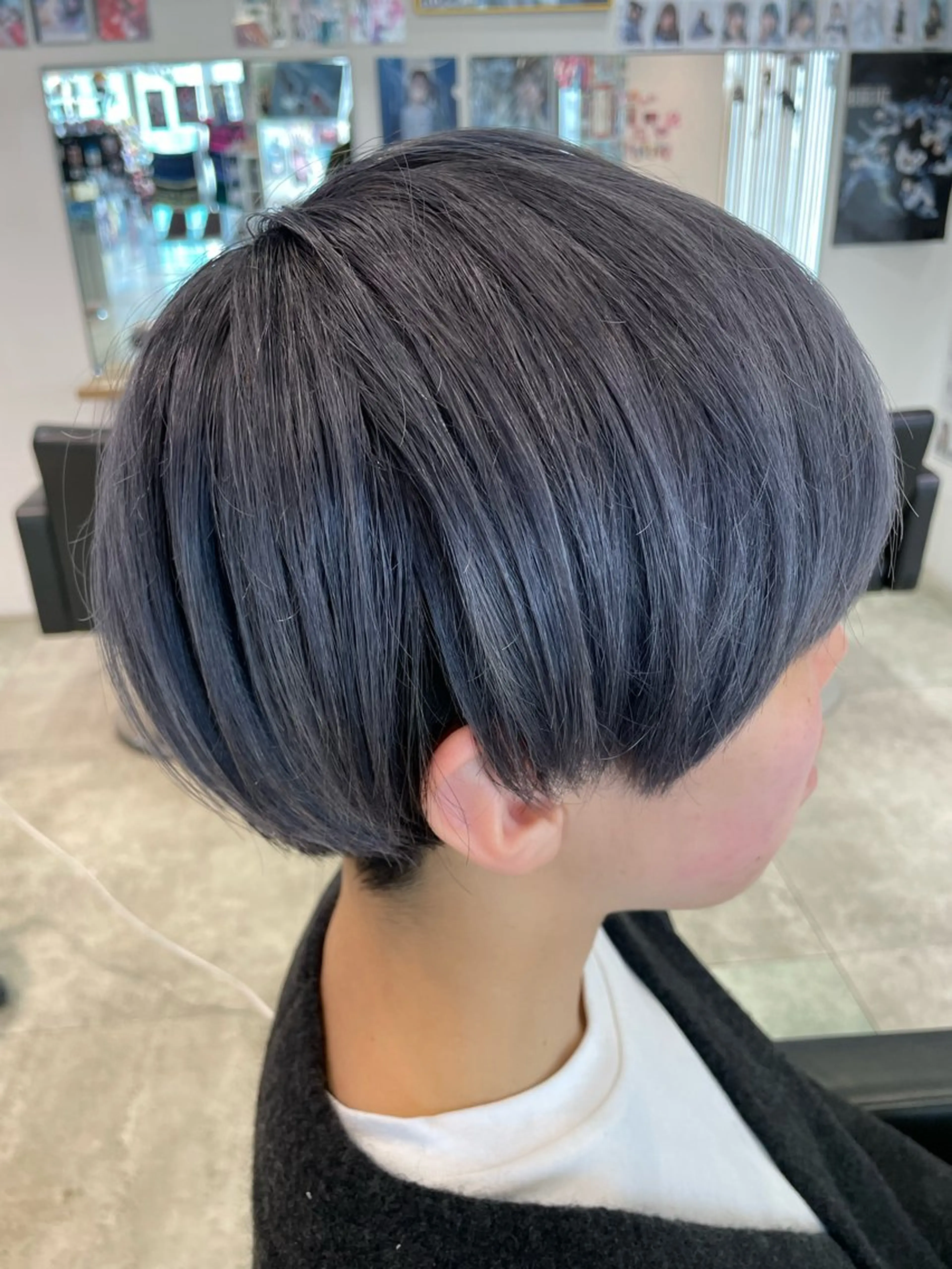 セミロング カラー ブリーチ ケアブリーチ シルバー インナーカラー/推し ウルフ/アニメカラーのヘアスタイル