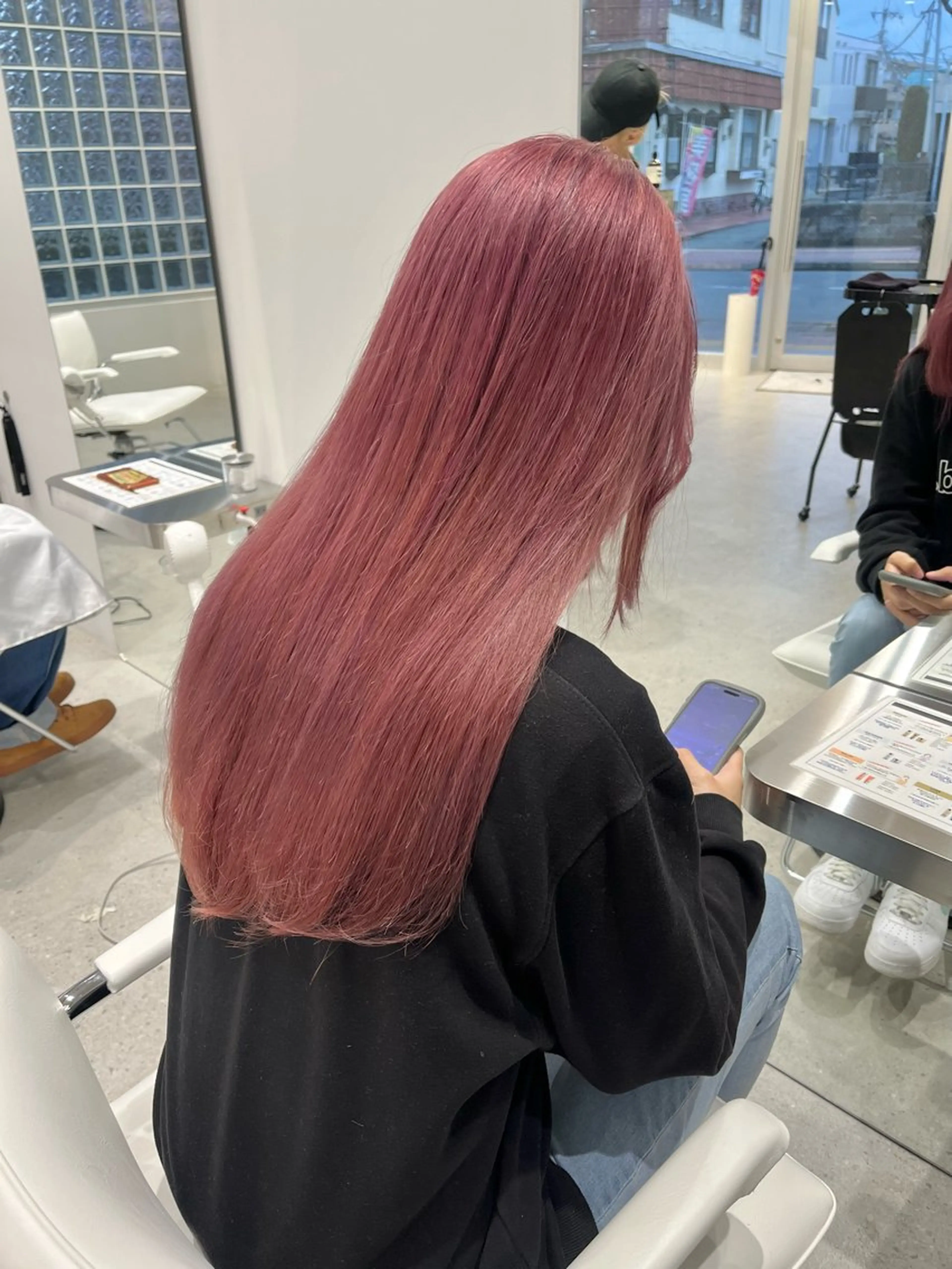 ロング カラー ピンクカラー iLi所属・iLi 《イリ》のヘアスタイル