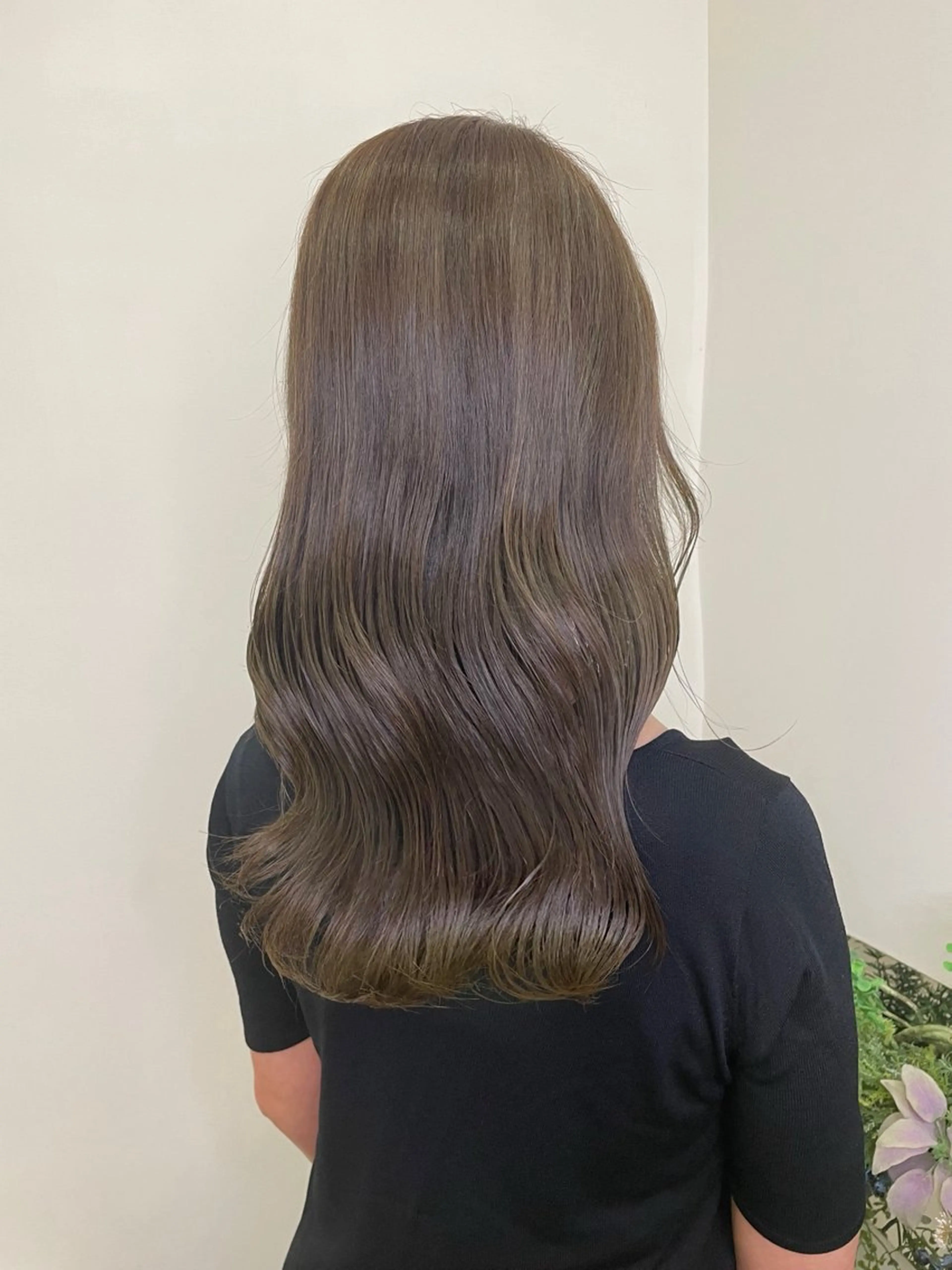 ロング カラー ベージュカラー ブリーチ ブリーチなしカラー オリーブベージュ 尾崎 弘和のヘアスタイル