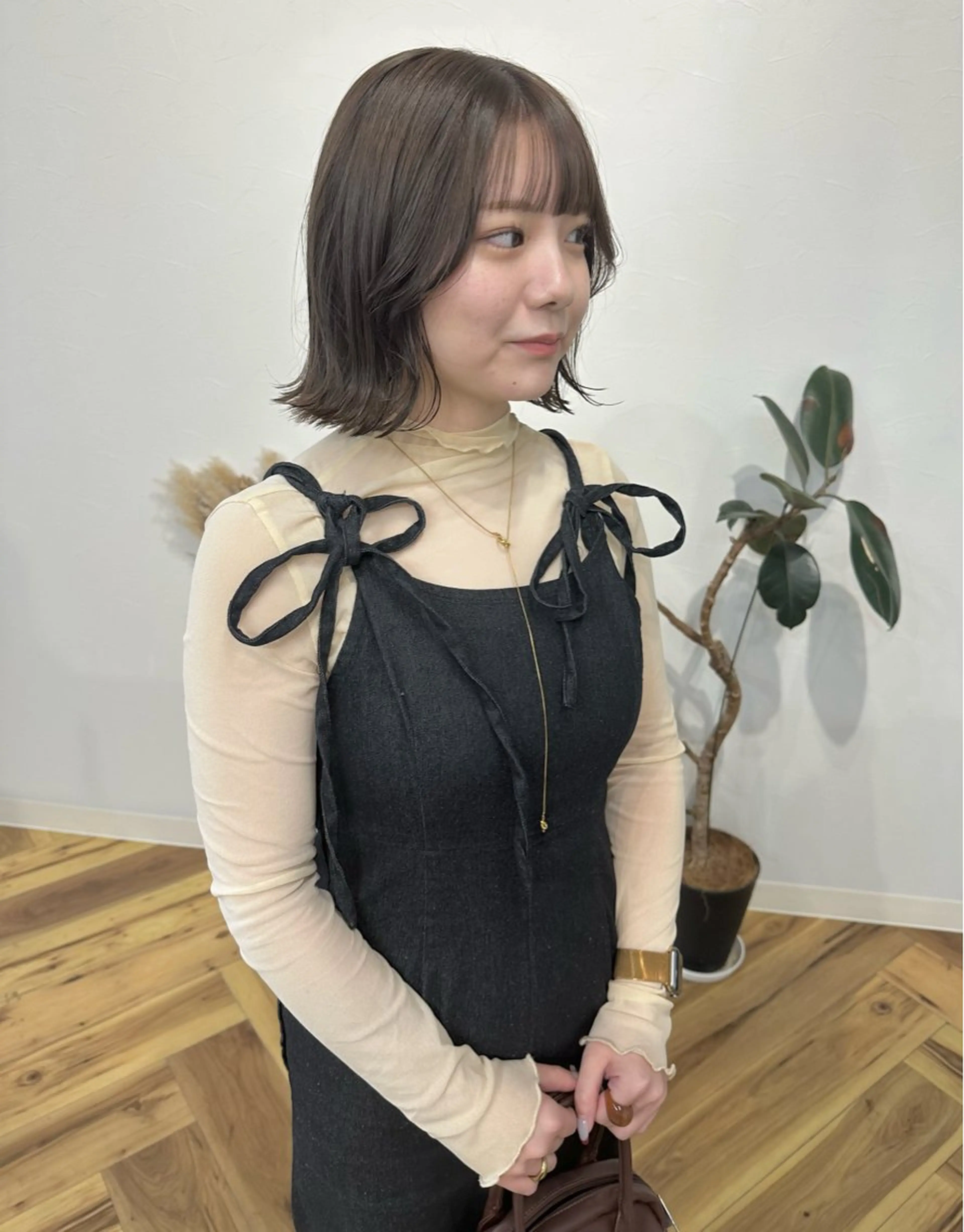 セミロング KAORU オリーブカラーのヘアスタイル