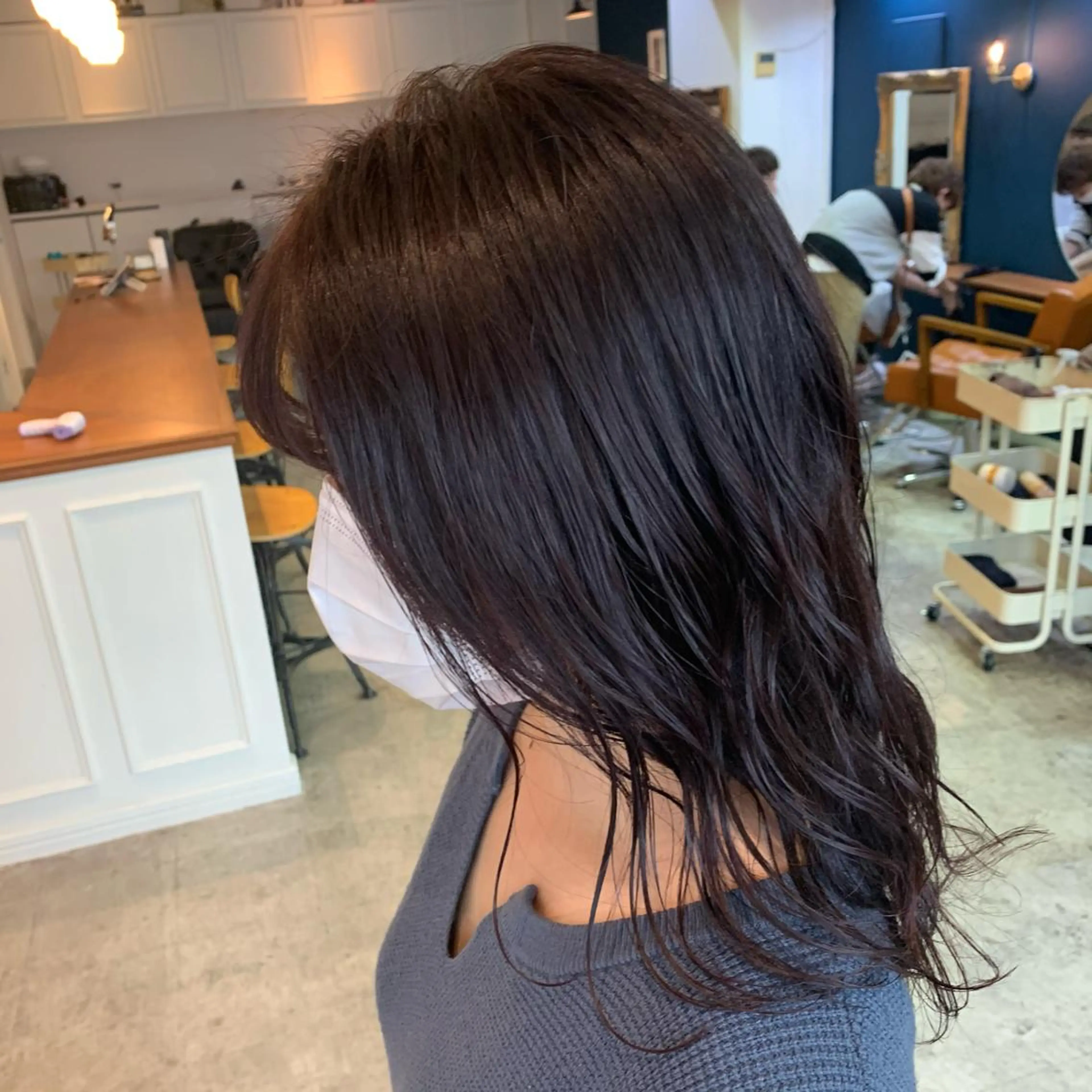 セミロング カラー ヘアアレンジ ディープラベンダー ラベンダーカラー カット ヘアカラー トリートメント 山崎 澪のヘアスタイル