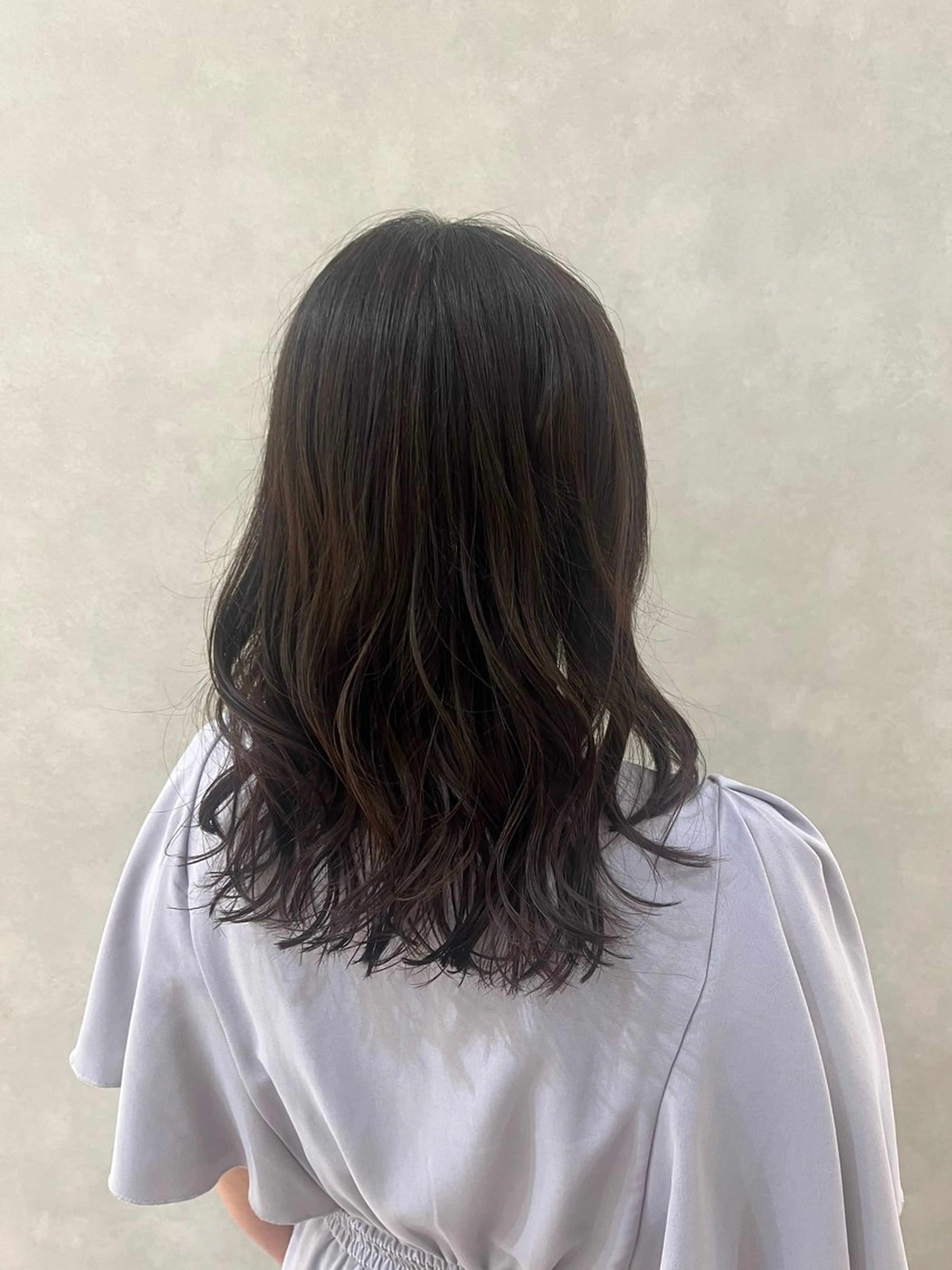 セミロング パーマ 関 琴美のヘアスタイル