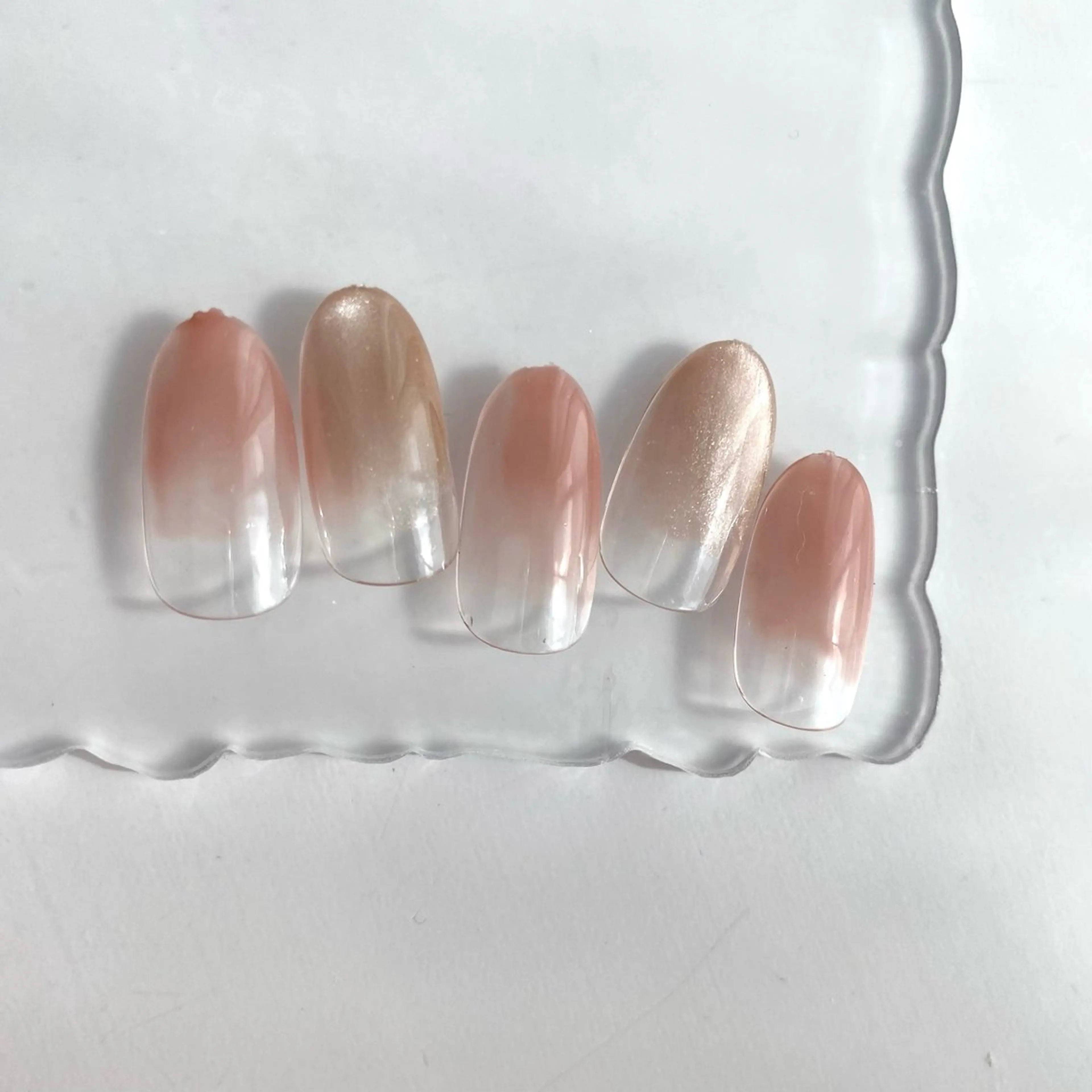 ネイル マグネットネイル ニュアンスネイル Aoi💅🏻 表参道のネイルデザイン