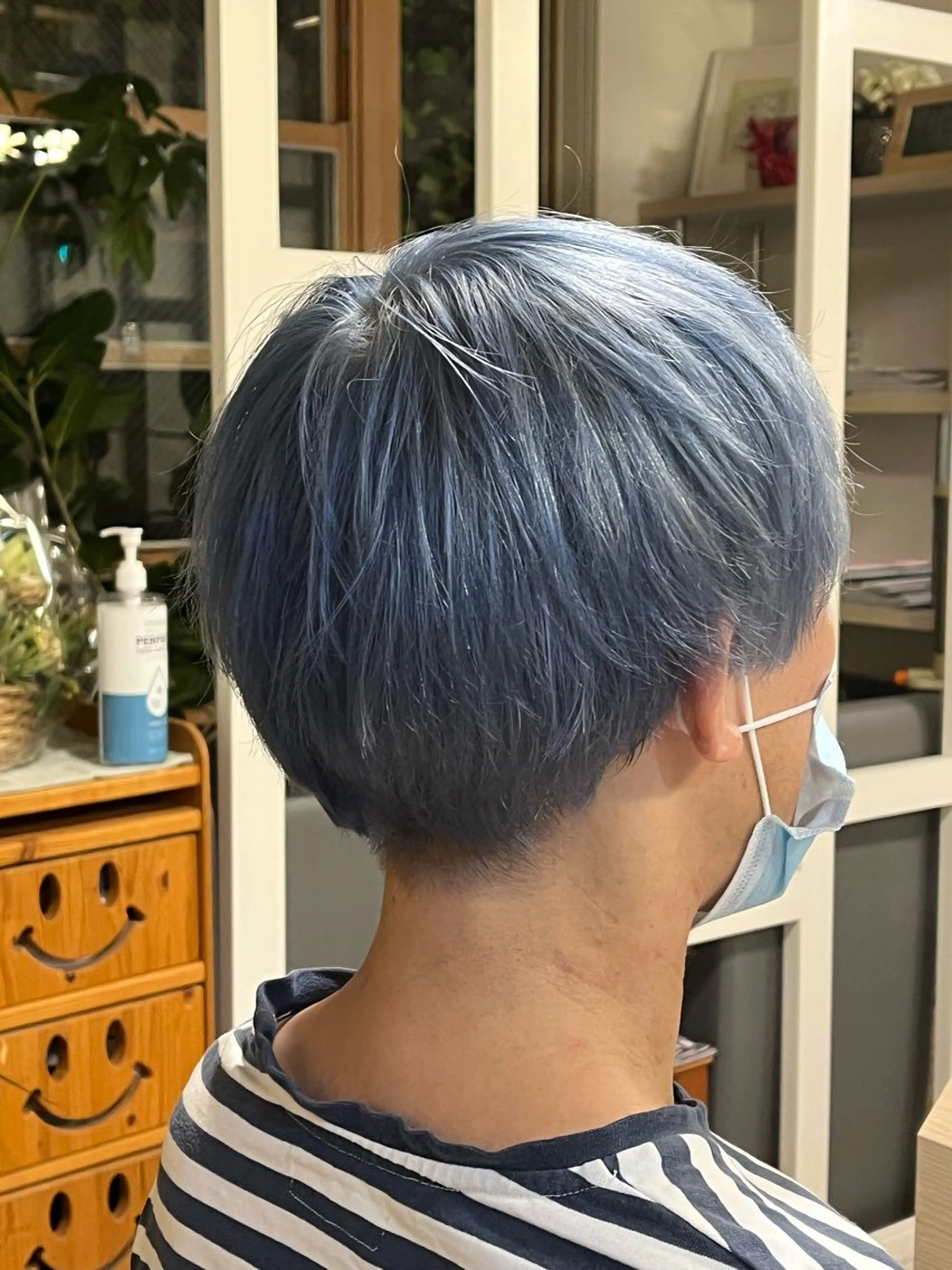 ショート カラー 南 祐希のヘアスタイル