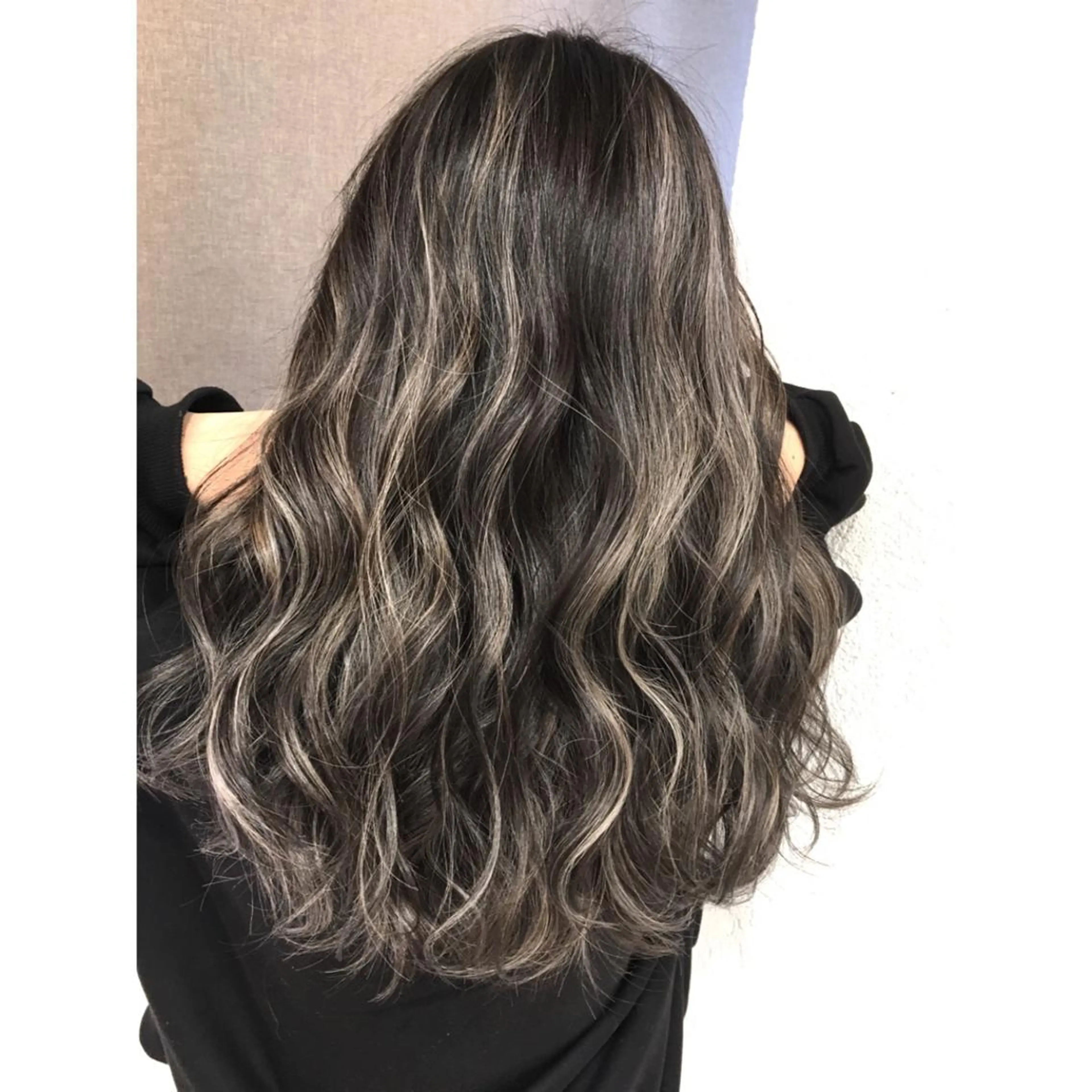 セミロング カラー ベージュカラー ハイライトカラー 3Dハイライト ハイライト ヘアカラー トリートメント 井上 一平のヘアスタイル