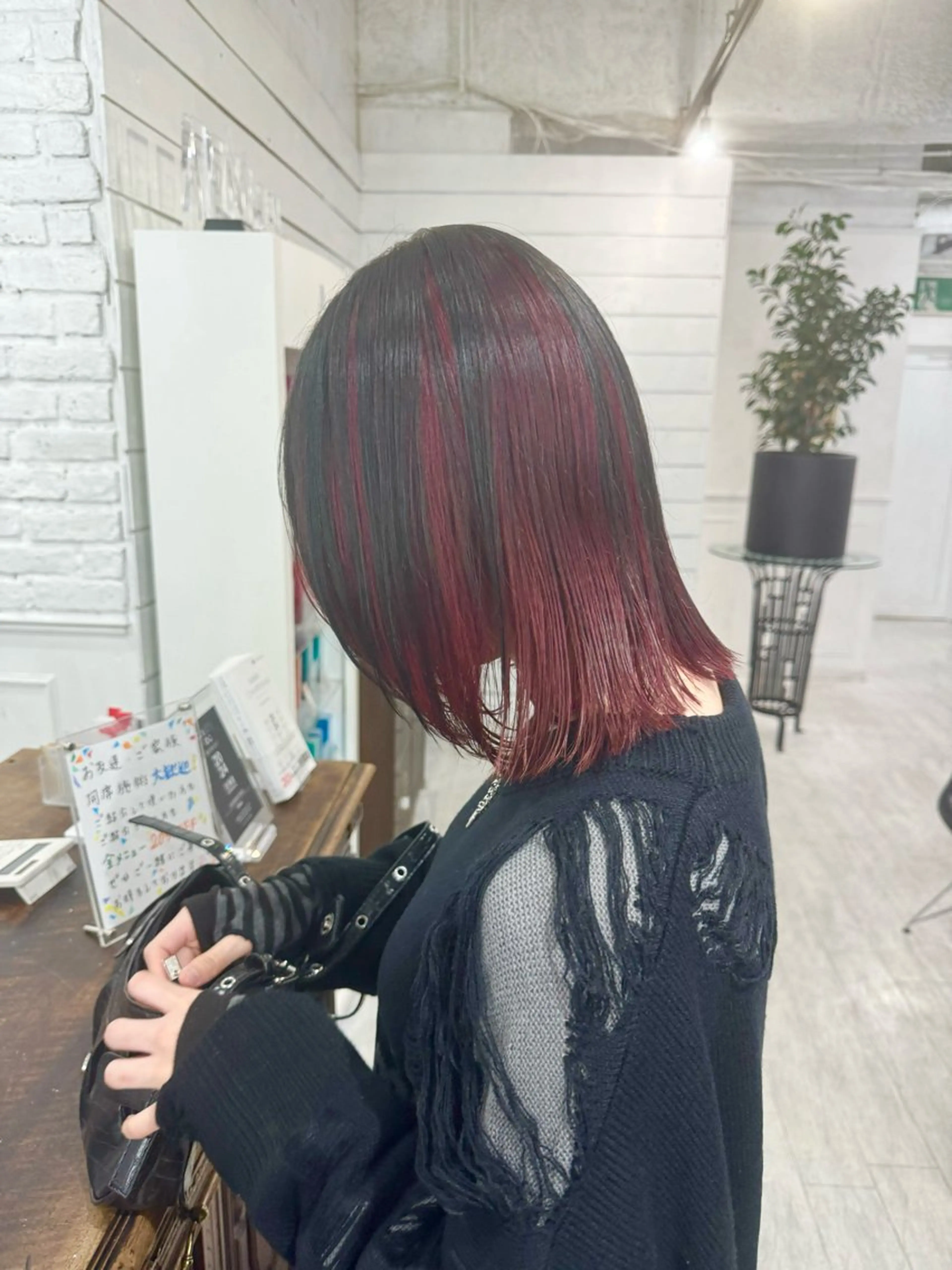 ミディアム カラー バレイヤージュ ミストバング ベージュカラー ブリーチ 抜きっぱなしブロンド カット ヘアカラー トリートメント SALOWIN札幌大通り所属・札幌ハイトーン/ ブリーチカラー/ドイのヘアスタイル
