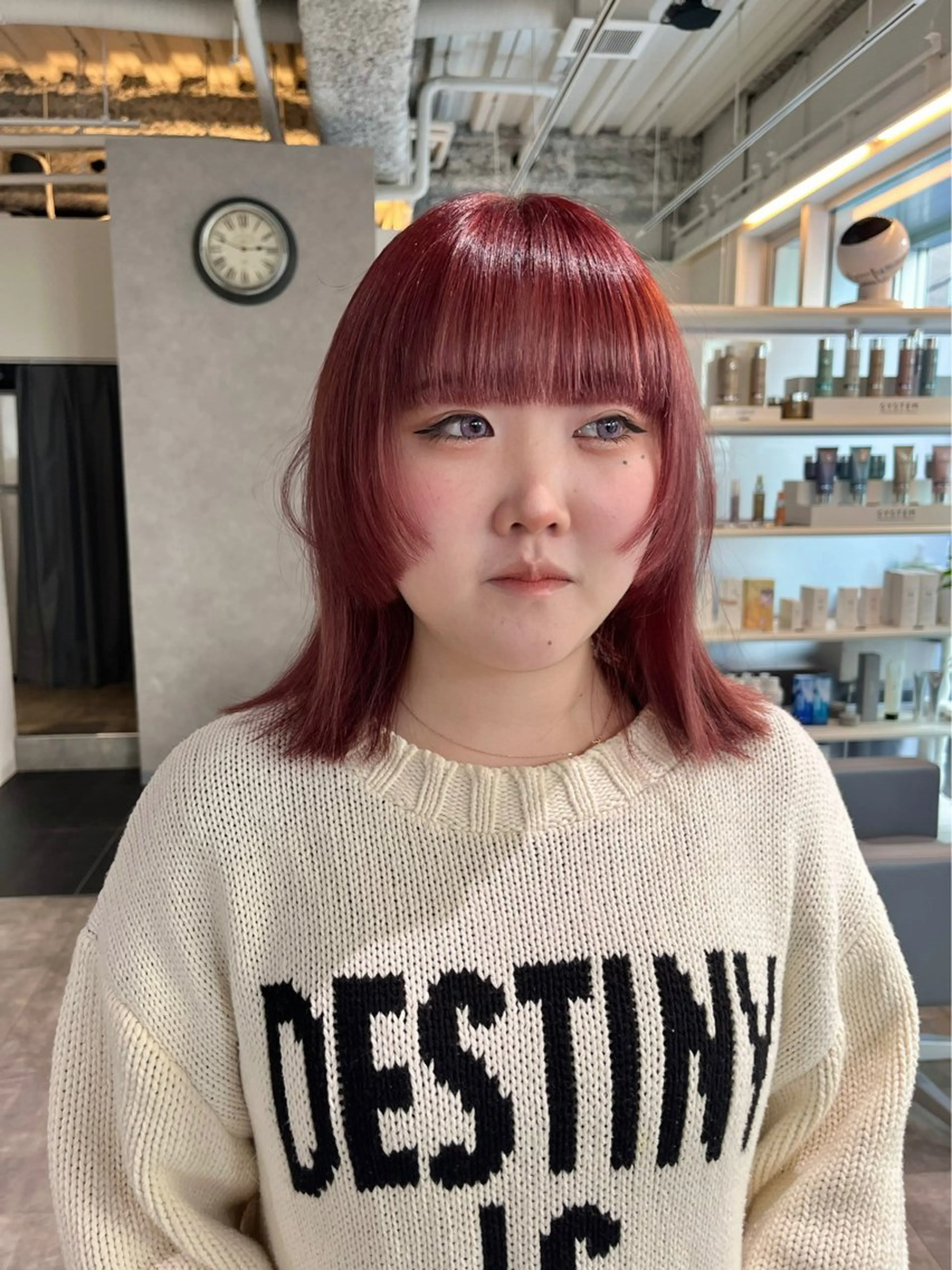 ミディアム カラー レッドカラー ウルフカット カット ヘアカラー トリートメント 桃果 momokaのヘアスタイル