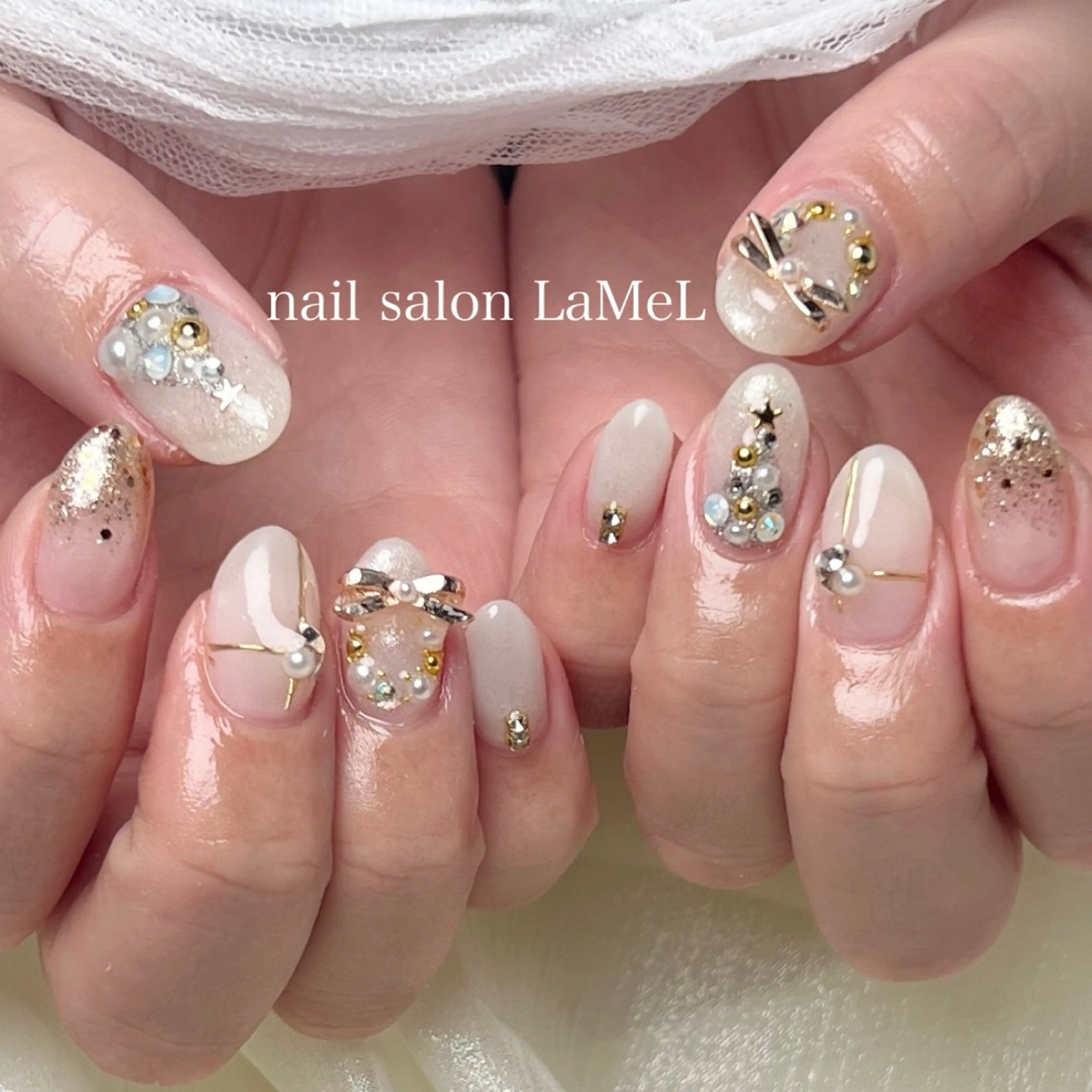 ネイル ゴールド リボン ストーンネイル ハンドネイル 【nailsalon LaMeL】岡崎のネイルデザイン
