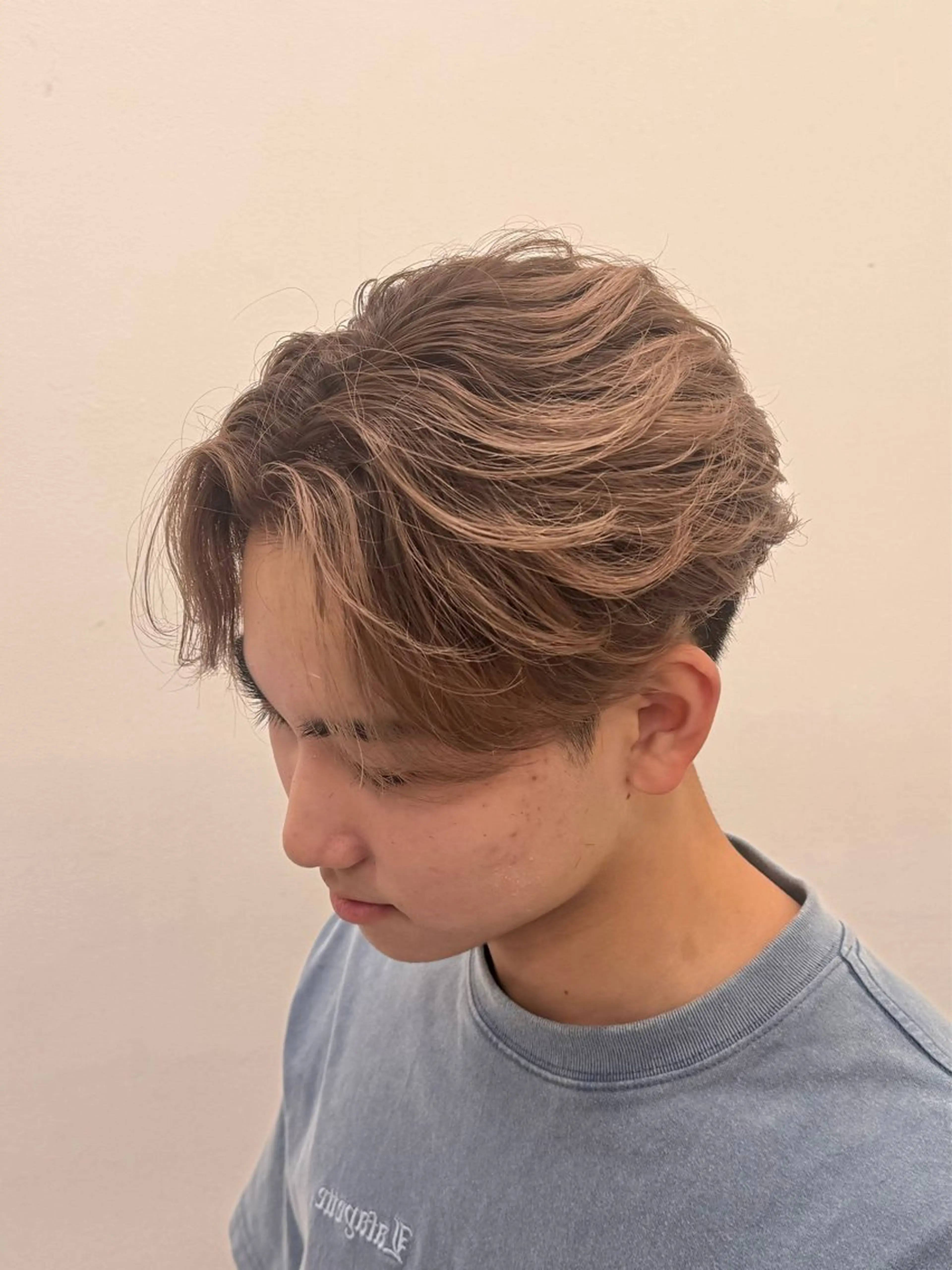 ミディアム カラー ヘアアレンジ メンズ メンズバレイヤージュ センターパート メンズハイライト メンズメッシュ バレイヤージュ カット ヘアカラー トリートメント 🟦メンズパーマの 達人🟦のヘアスタイル