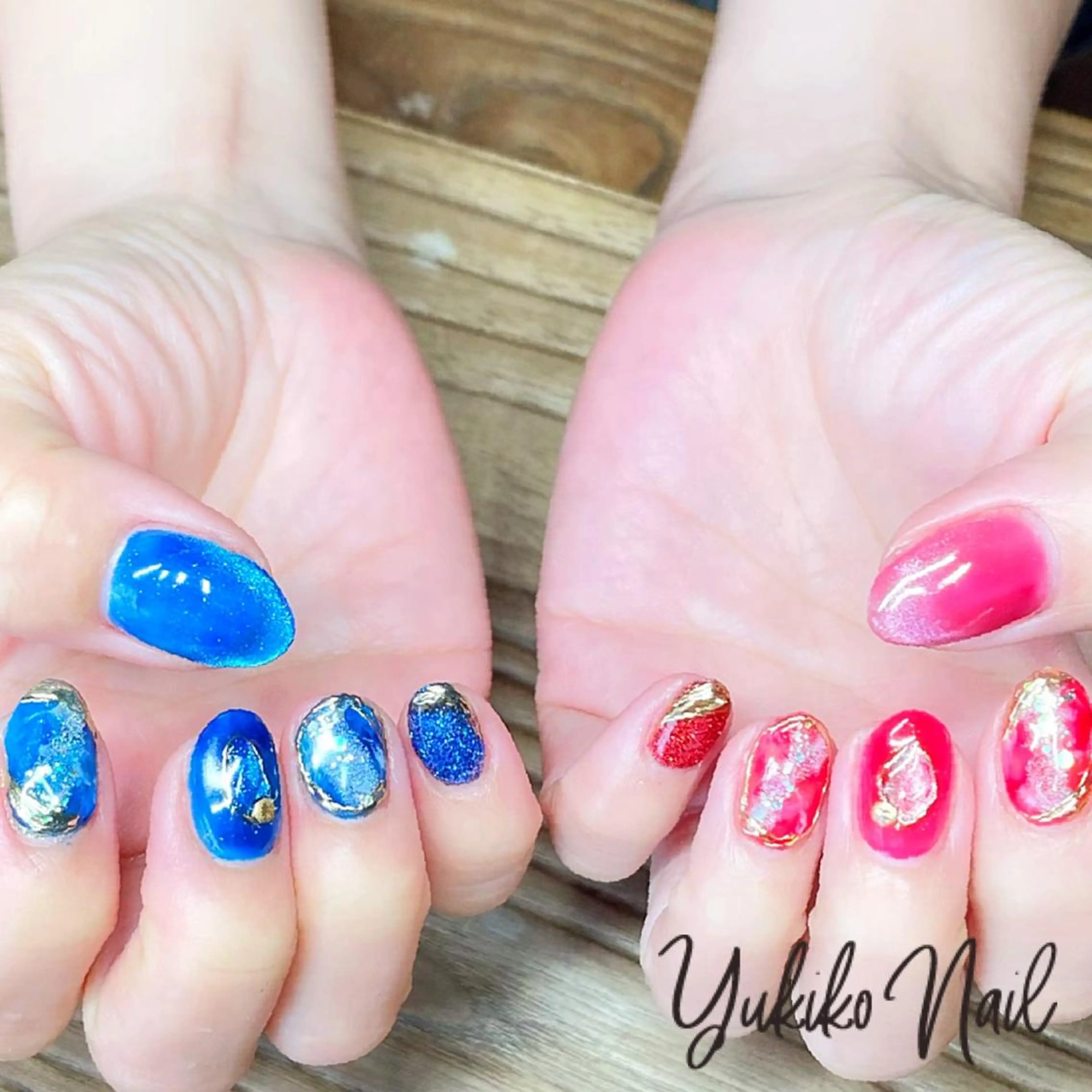 ネイル ブルー キラキラネイル マグネットネイル ミラーネイル ニュアンスネイル ハンドネイル ユキコ ネイルのネイルデザイン
