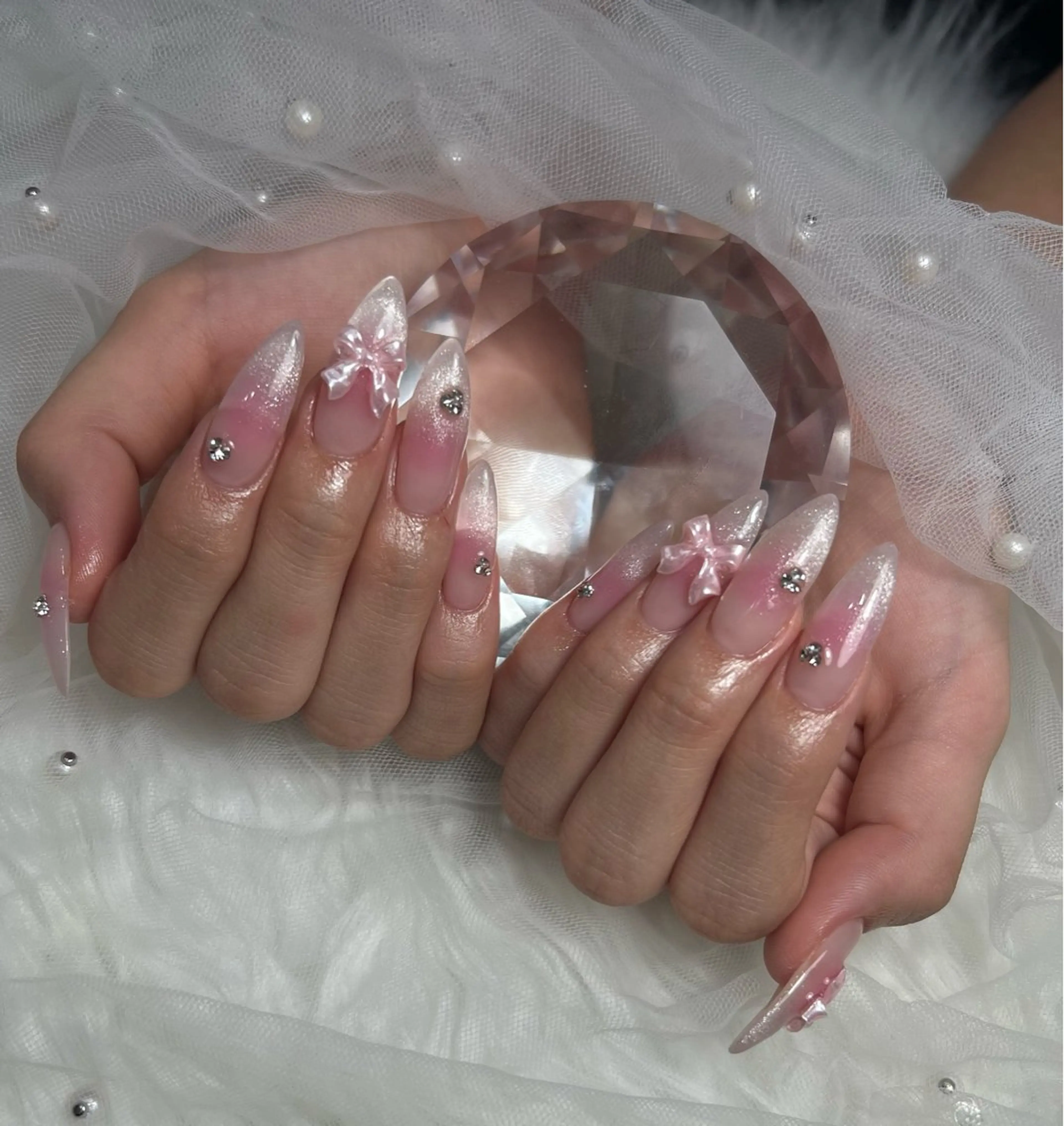 ネイル リボン ストーンネイル pyuna. nailのネイルデザイン