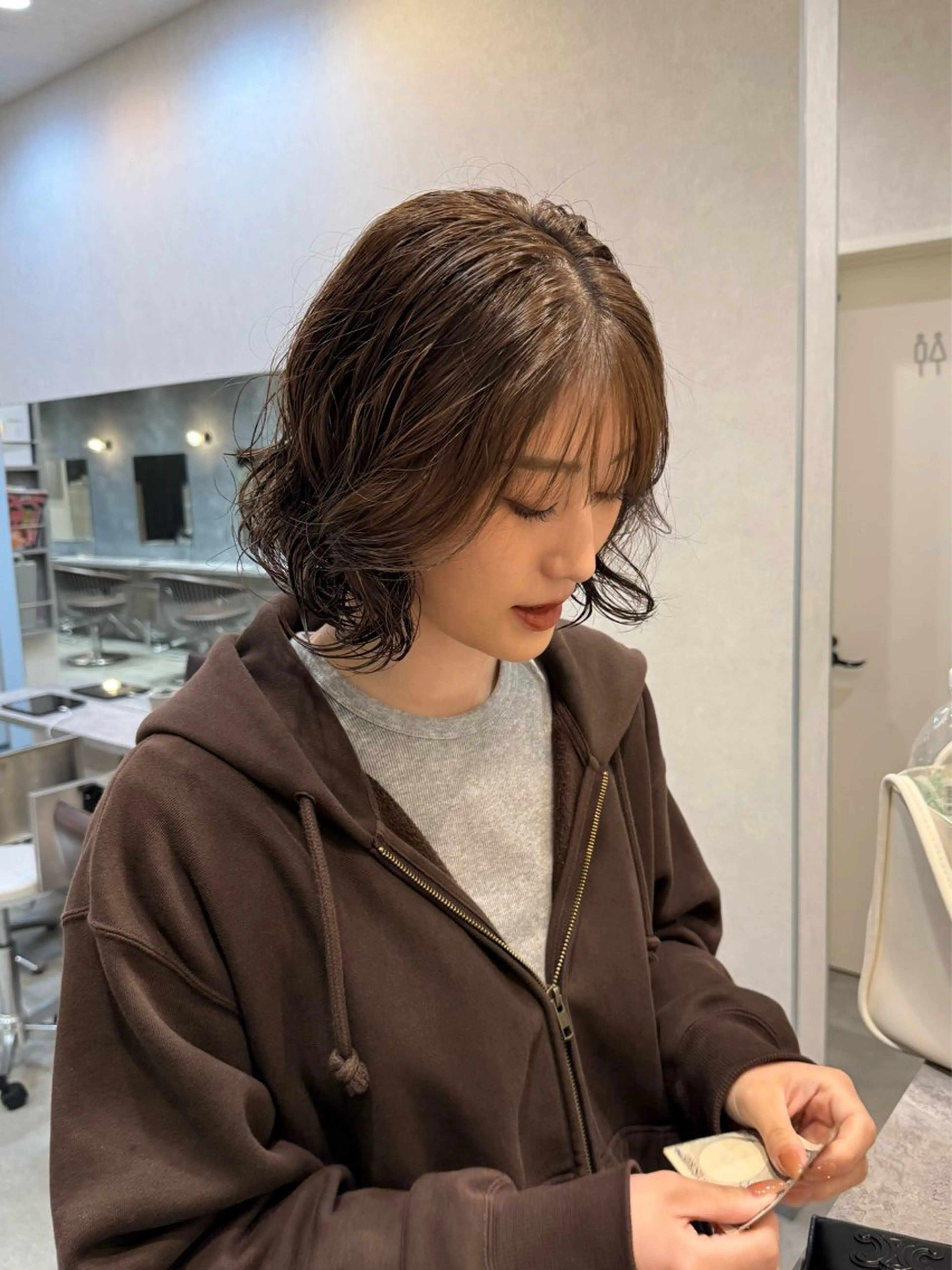 ミディアム パーマ 顔周りカット 山元 くるみのヘアスタイル