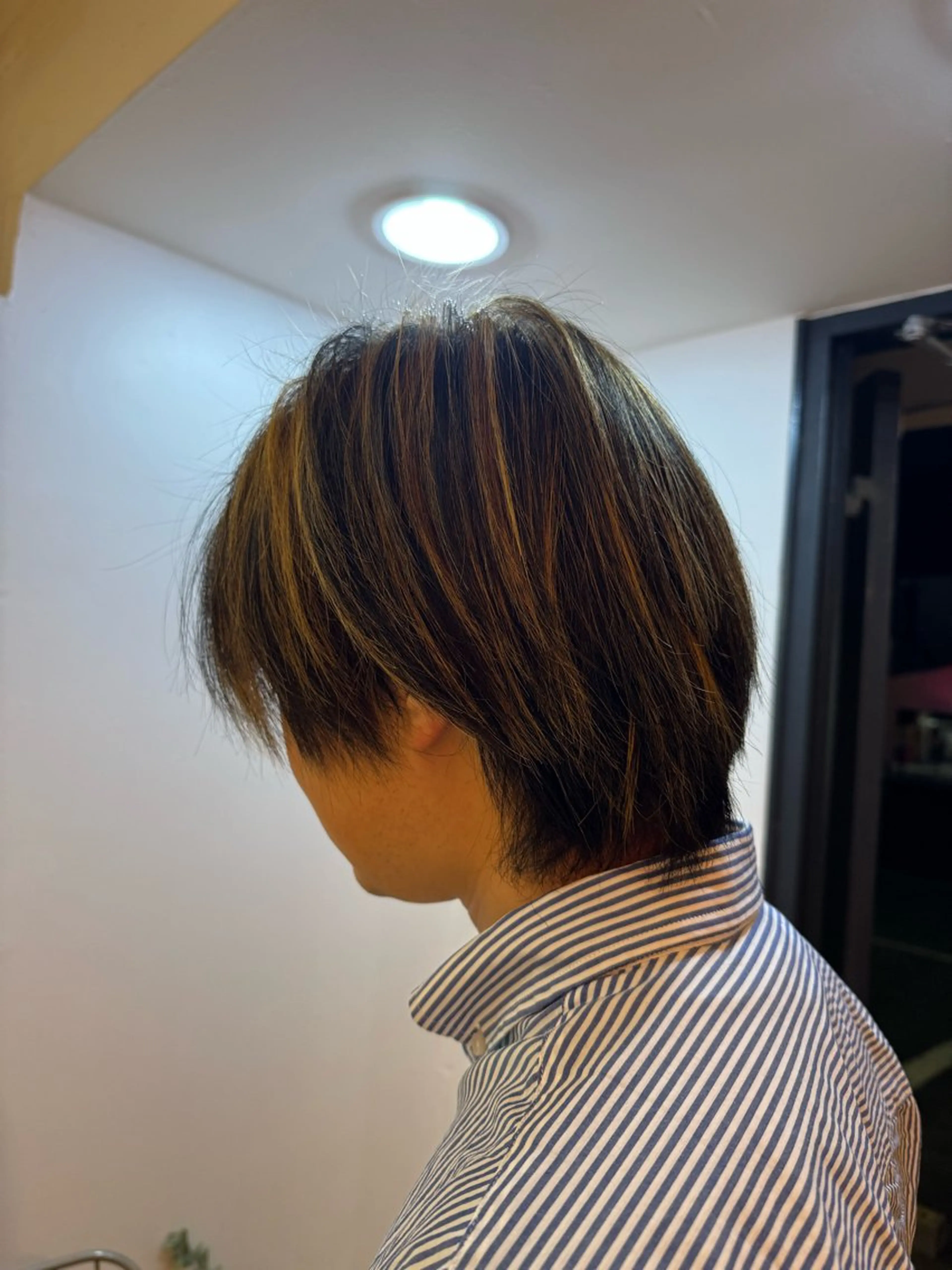 カラー ブリーチ ハイライトカラー ウマバ ケンタロウのヘアスタイル