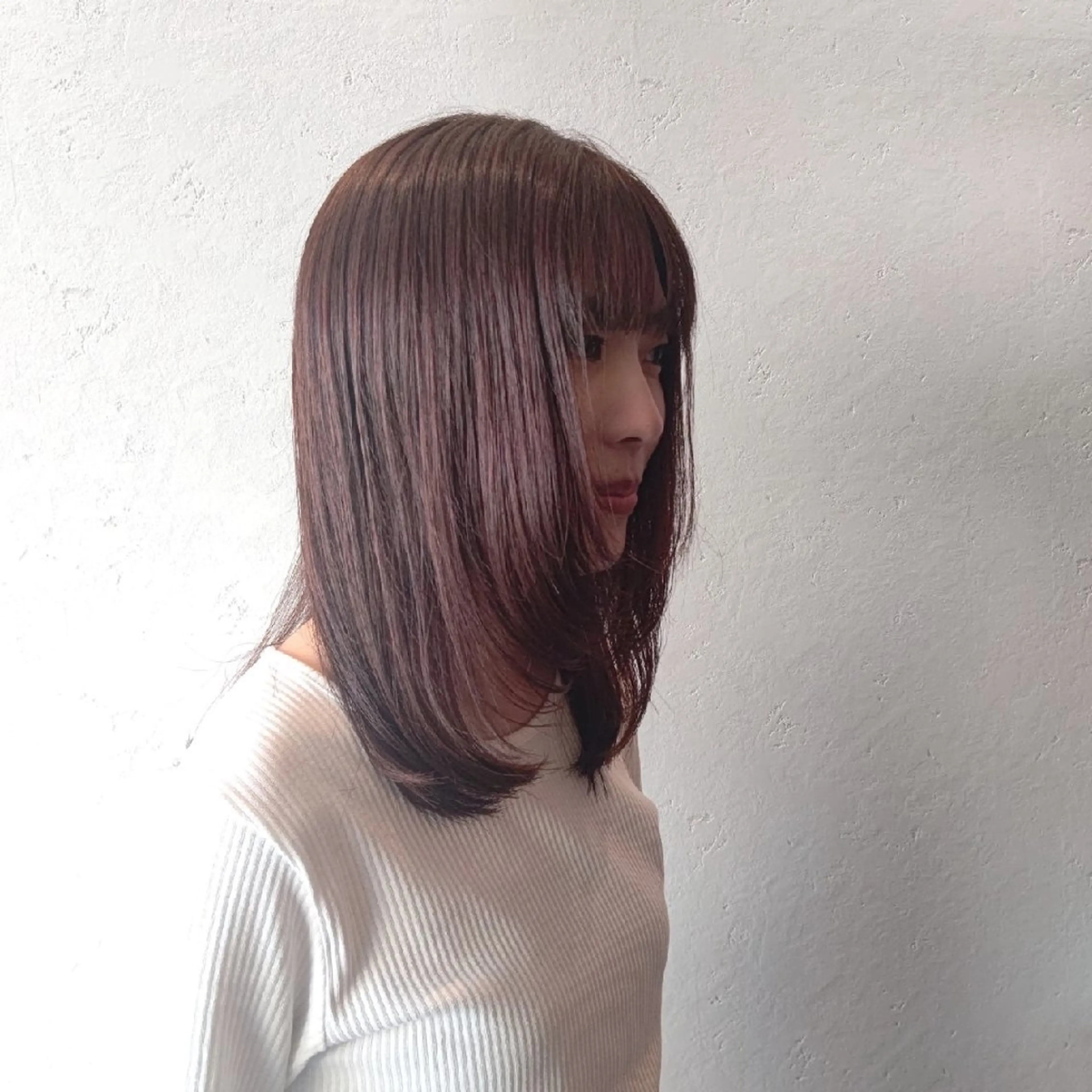 セミロング simon🩷半田 カットブリーチモデルのヘアスタイル