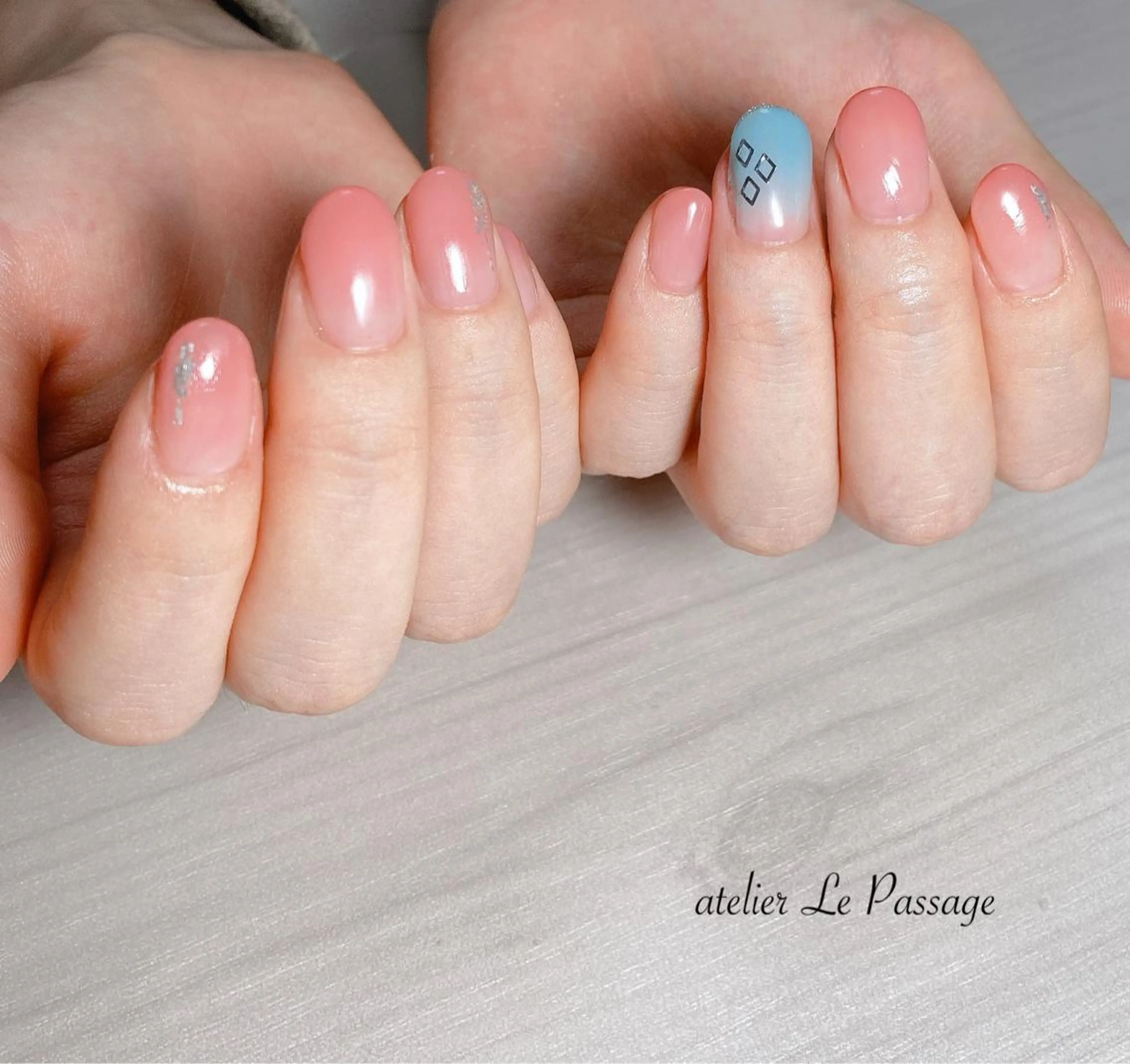 ネイル ジェルネイル ゴールド グラデーション オフィスネイル ワンカラーネイル Atelier Le Passage所属・h nakatsukaのネイルデザイン