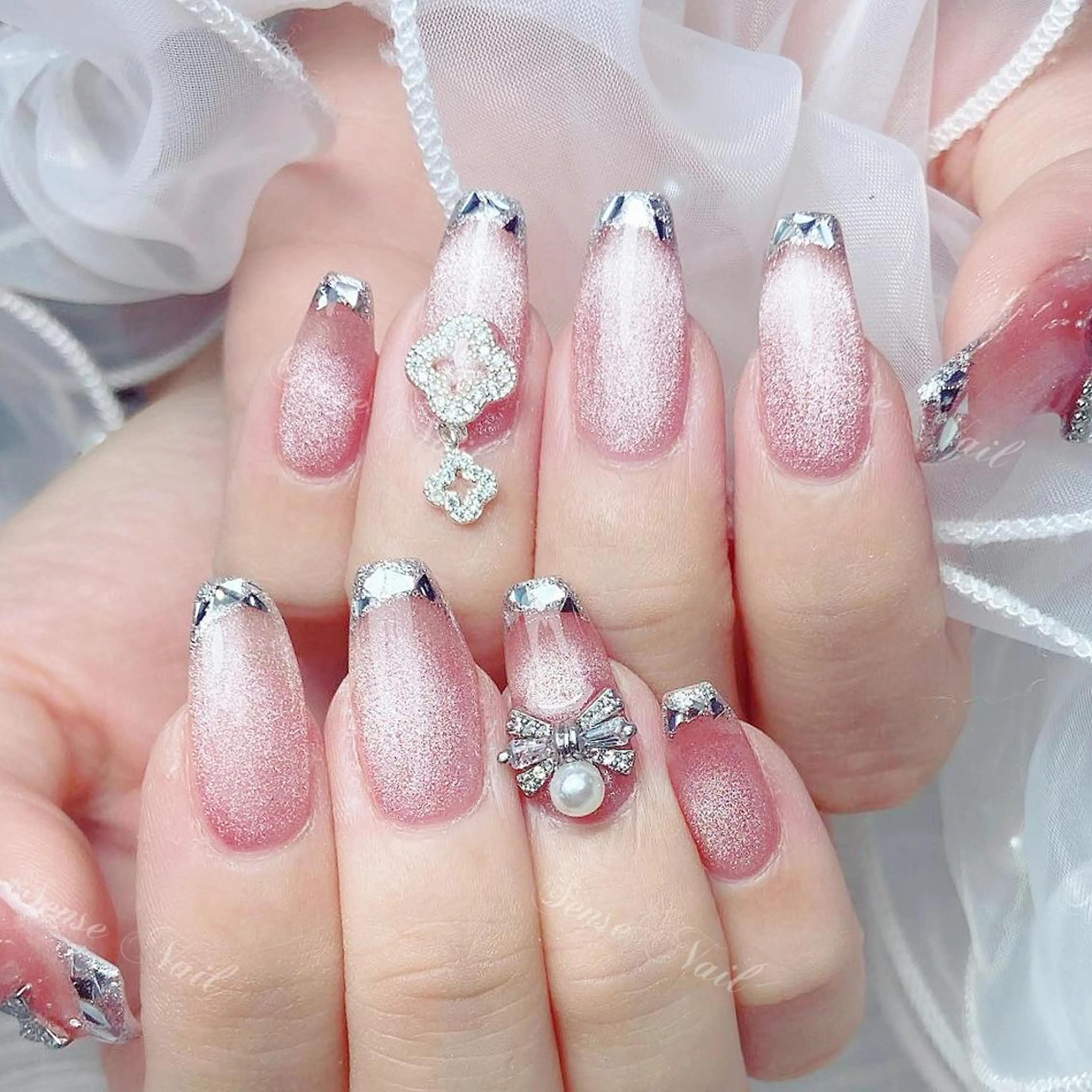 ネイル Queening 🦋のネイルデザイン