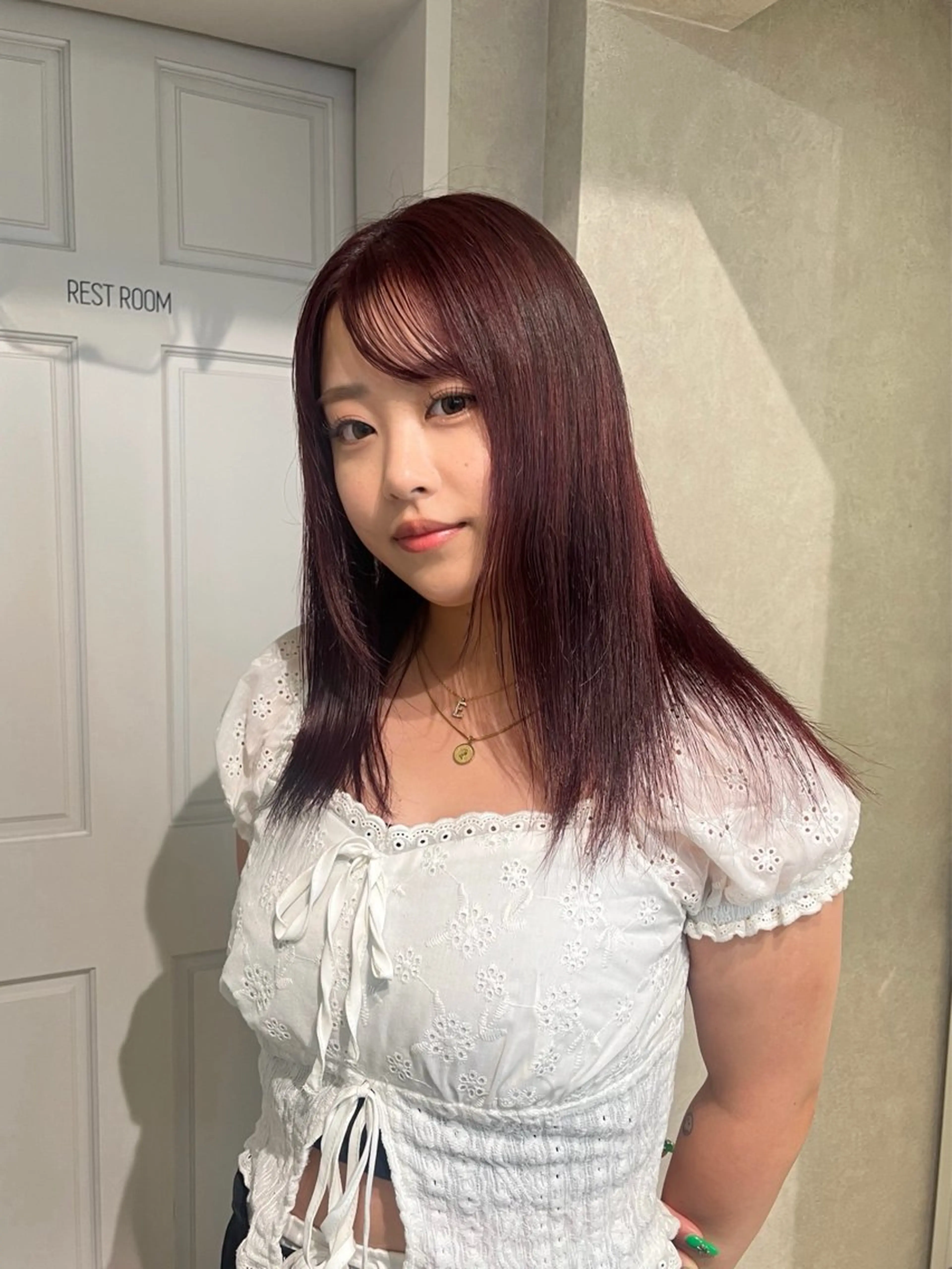 セミロング カラー ピンクカラー ヘアカラー 艶ハイトーン/ 輝保🤍✨のヘアスタイル