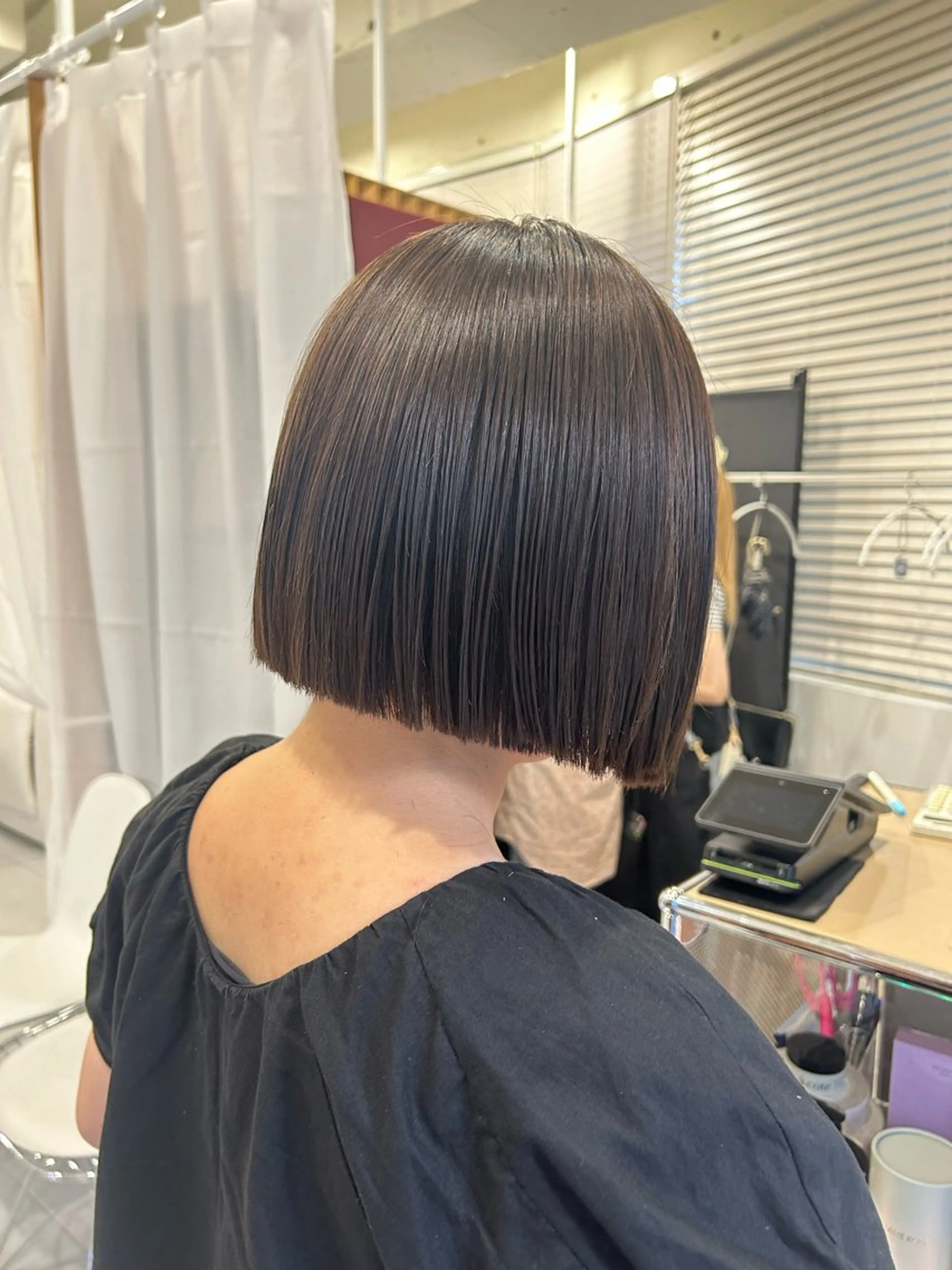 ショート カラー カット ヘアカラー 縮毛矯正 トリートメント ぱつっとボブ/ 小野あかねのヘアスタイル