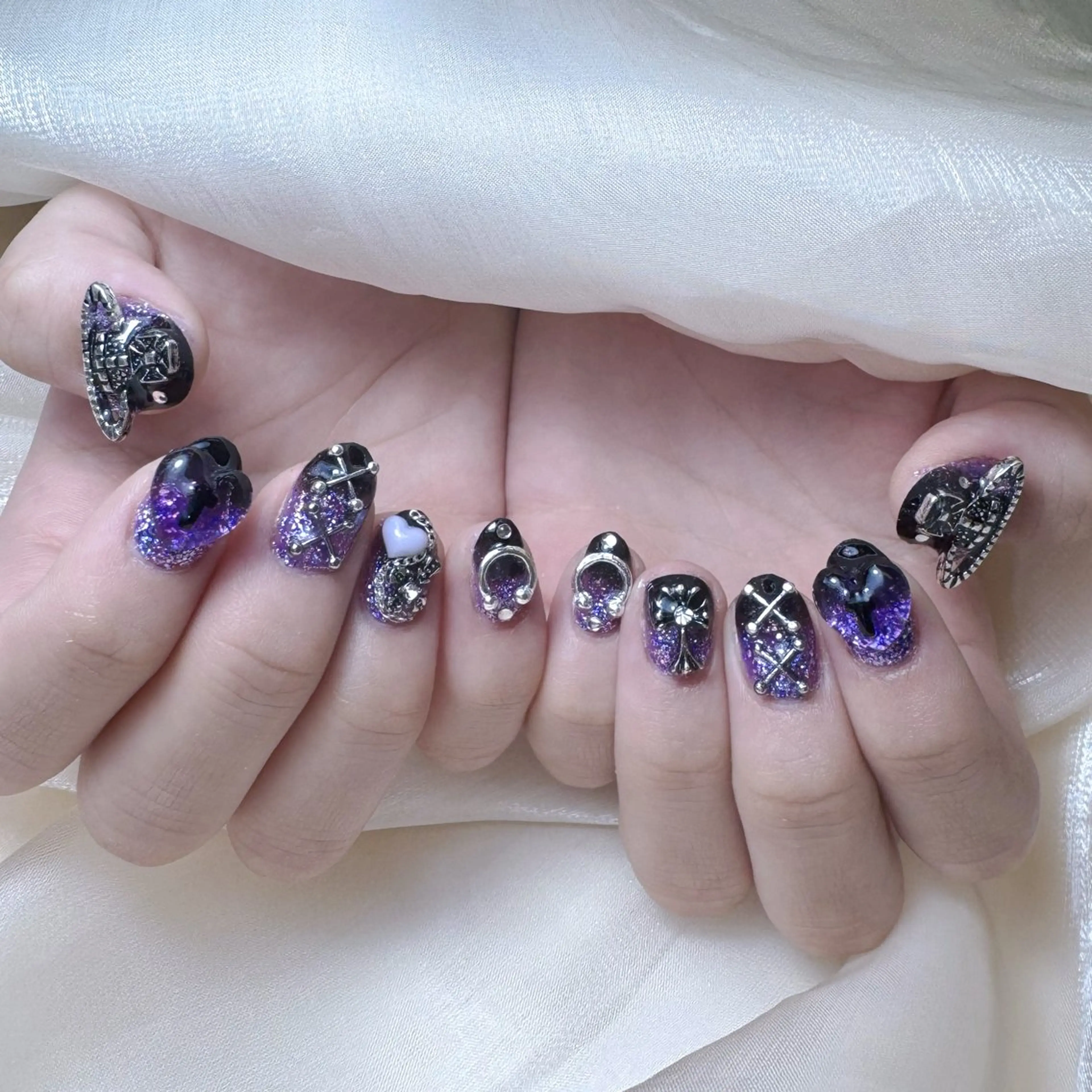 ネイル チークネイル ガーリー キラキラネイル 韓国ネイル ミラーネイル ハンドネイル NailPrincess所属・princess スカルプ専門店のネイルデザイン