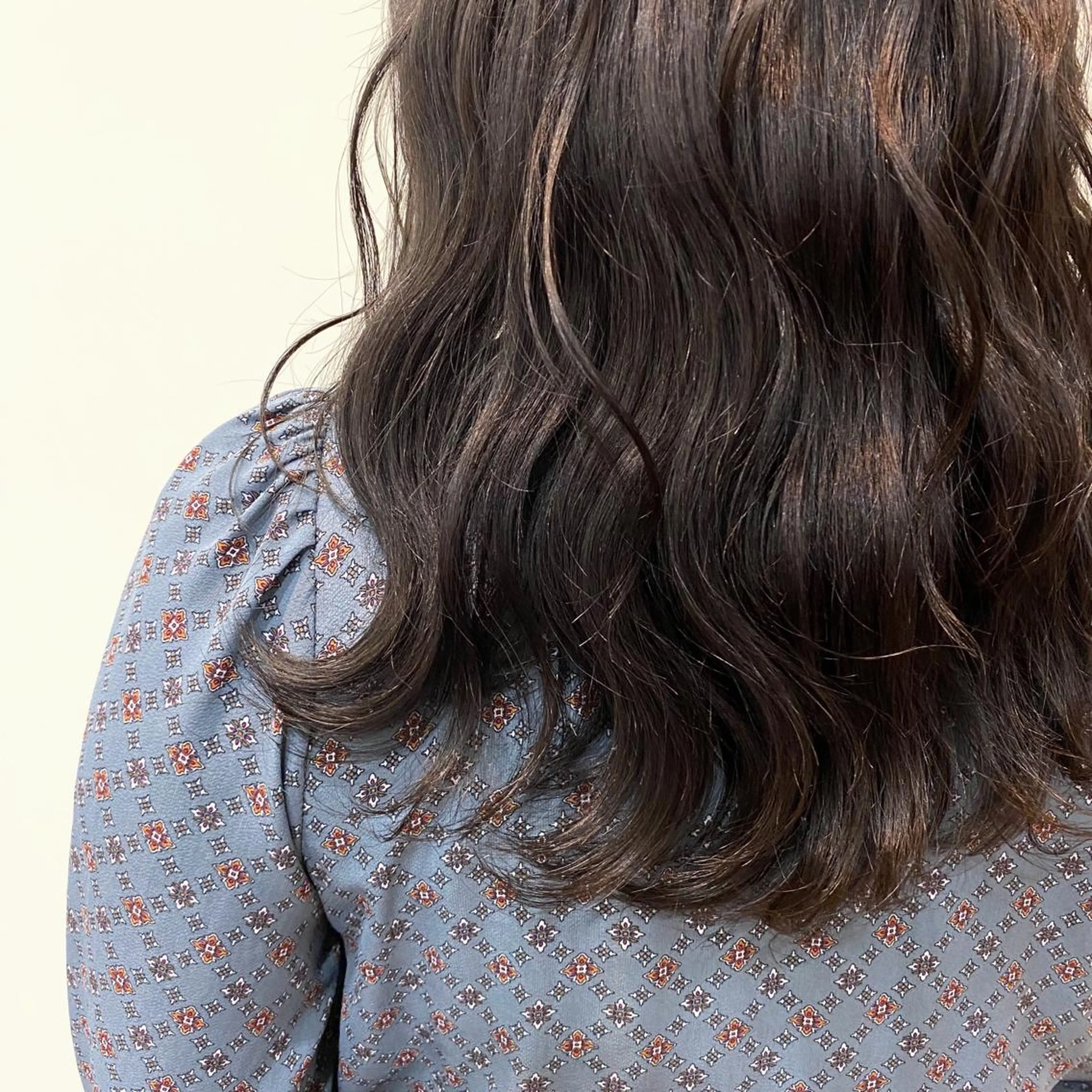 ロング カラー ブルーカラー prier×kew hair所属・柴田 秋樺のヘアスタイル