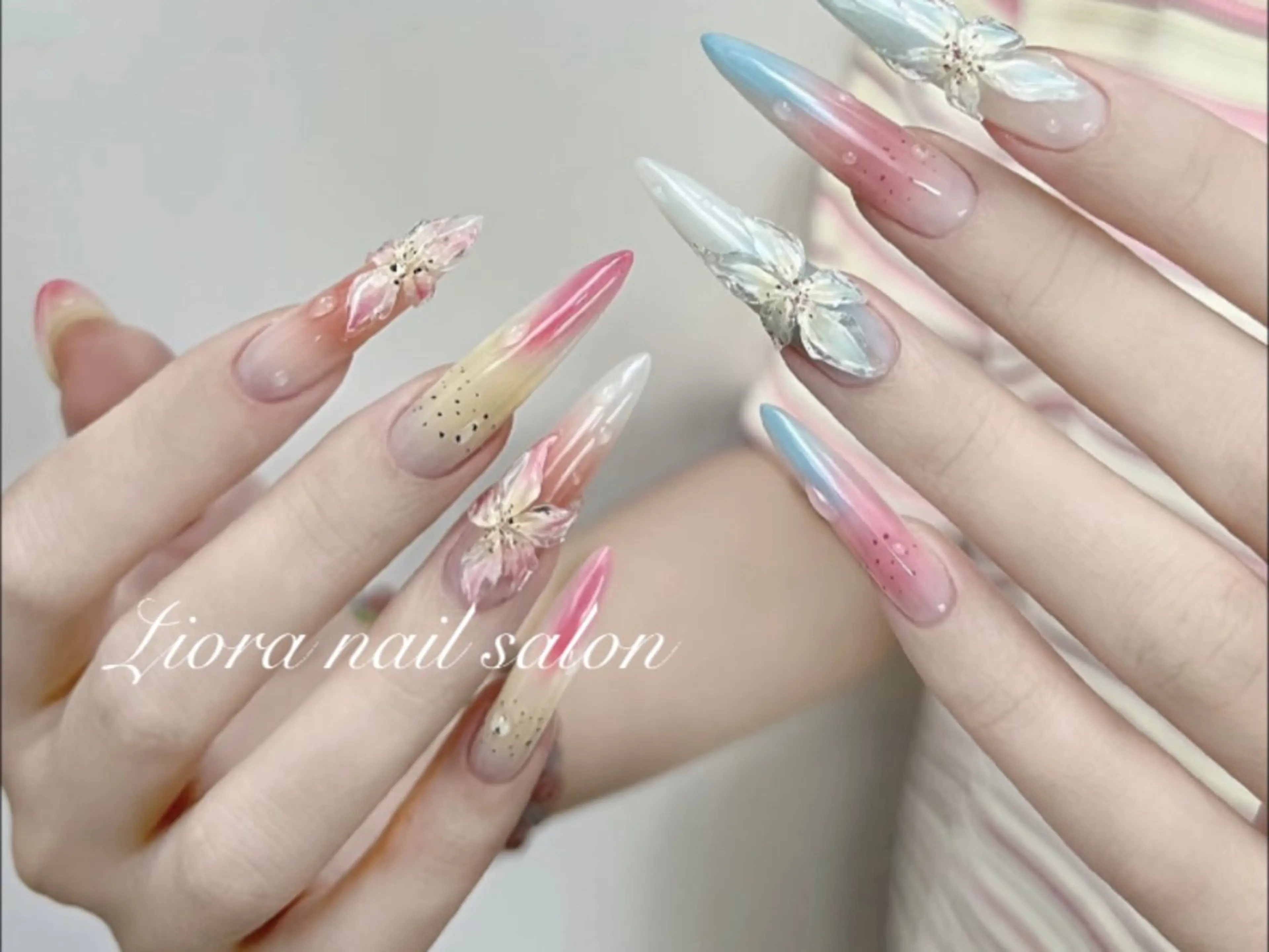 ネイル フレンチネイル ジェルネイル ガーリー グラデーション キラキラネイル ハンドネイル Liora ネイルサロン所属・Liora nail salonのネイルデザイン