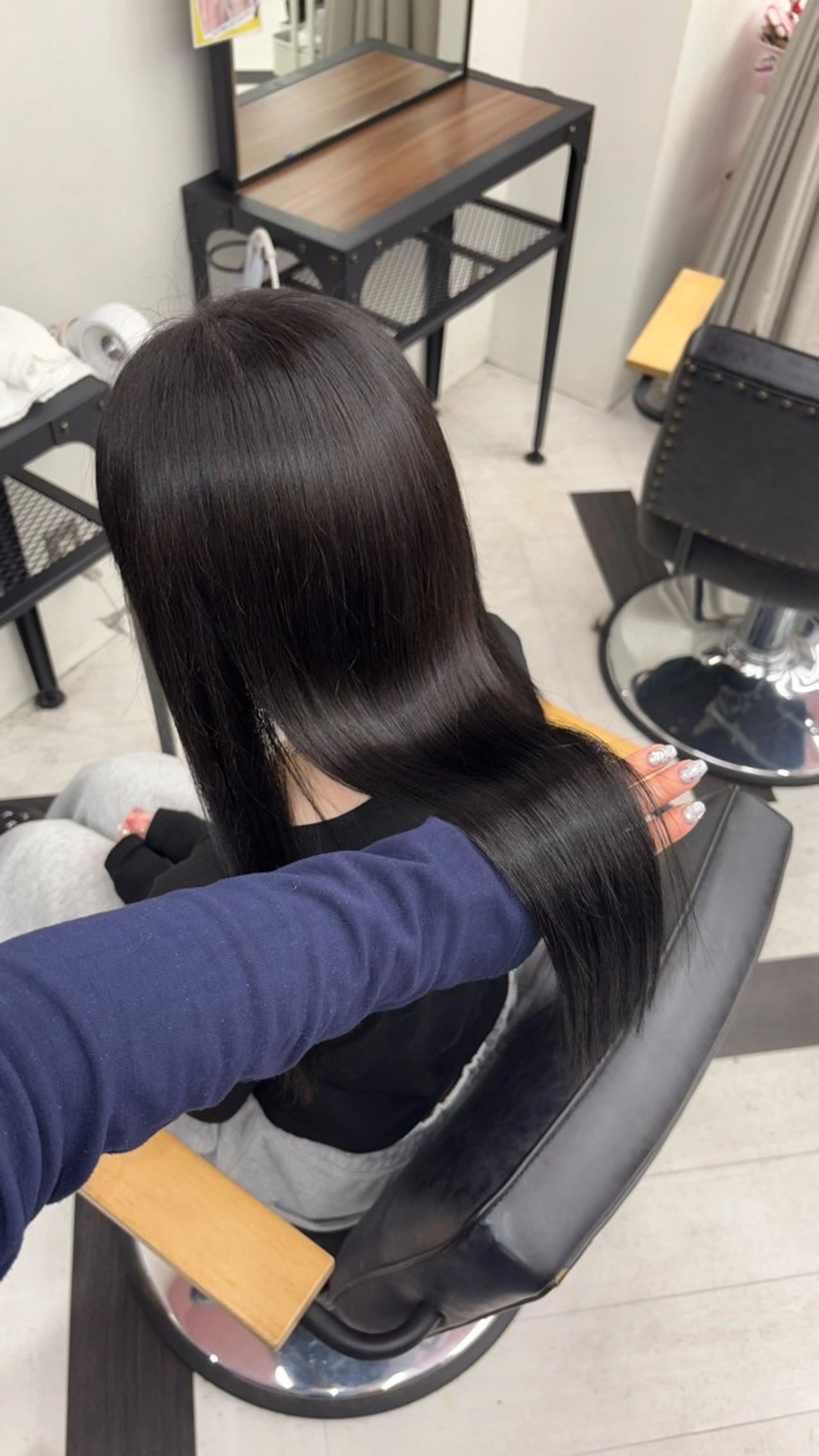 ロング トリートメント 似合わせカラー✩.* ハイトーン/リナのネイルデザイン