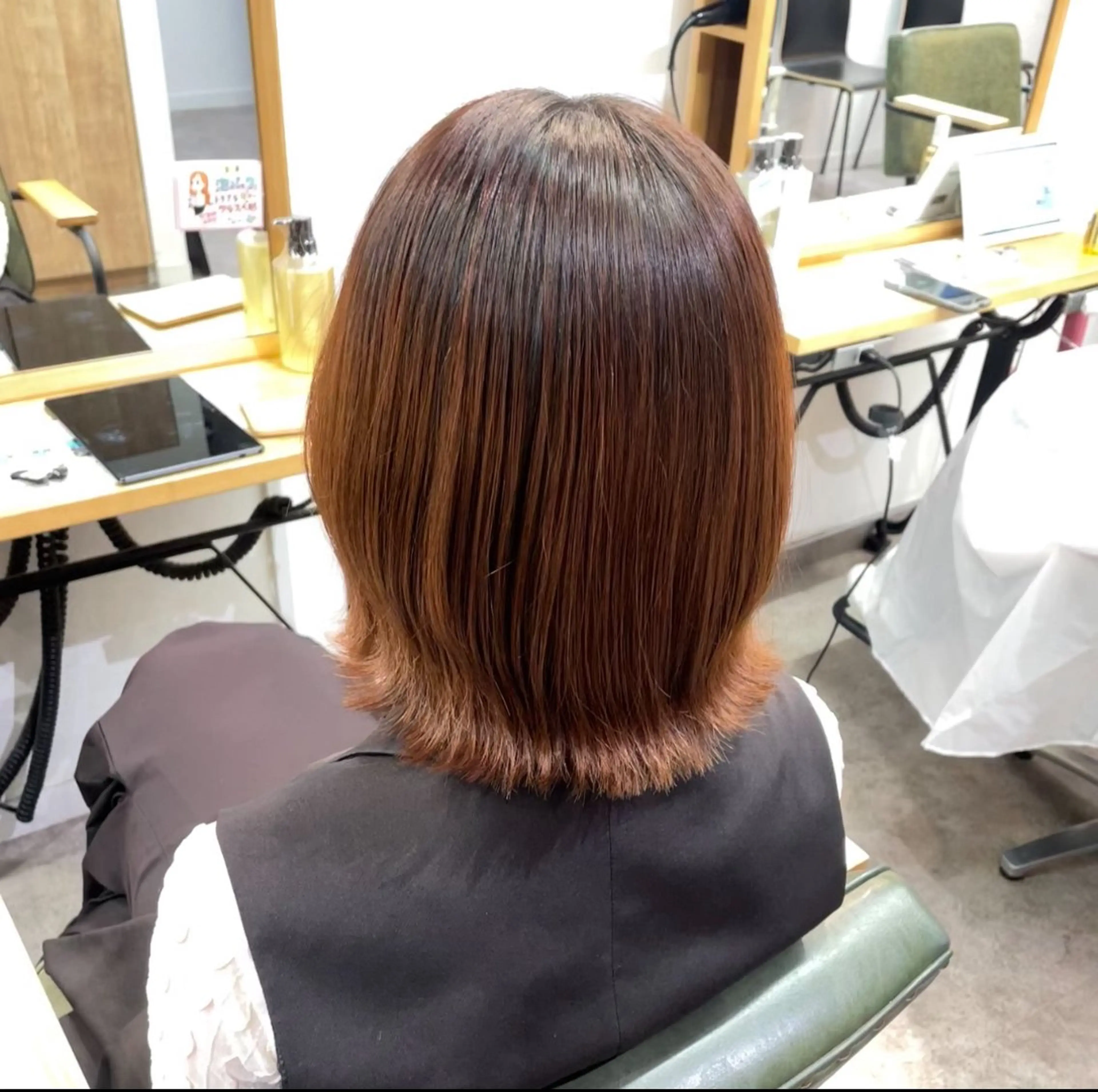 ショート ボブ くびれヘア 外ハネヘア 透明感 カラー 艶髪 縮毛矯正🫒airiのヘアスタイル