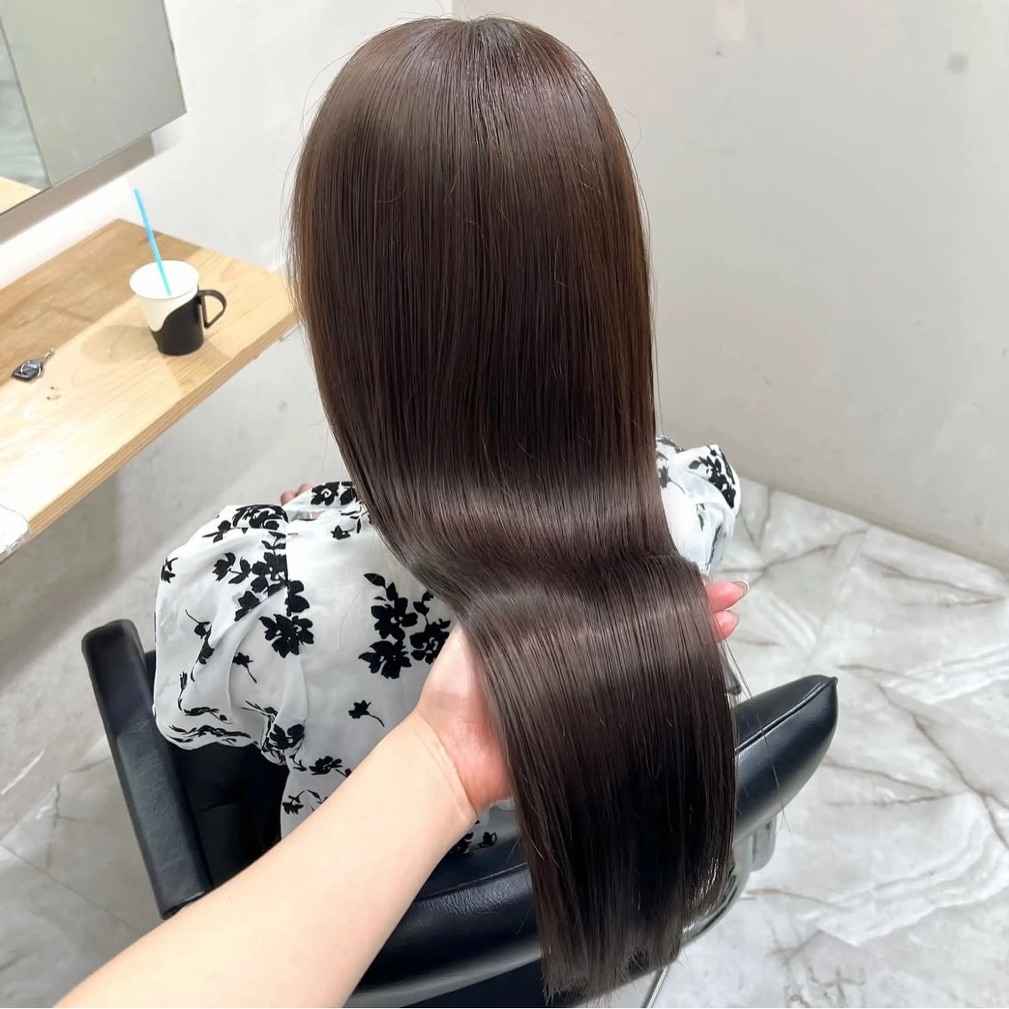 ロング カラー ブリーチ ダブルカラー グレージュ ブリーチなしカラー ヘアカラー 前川 朋香のヘアスタイル
