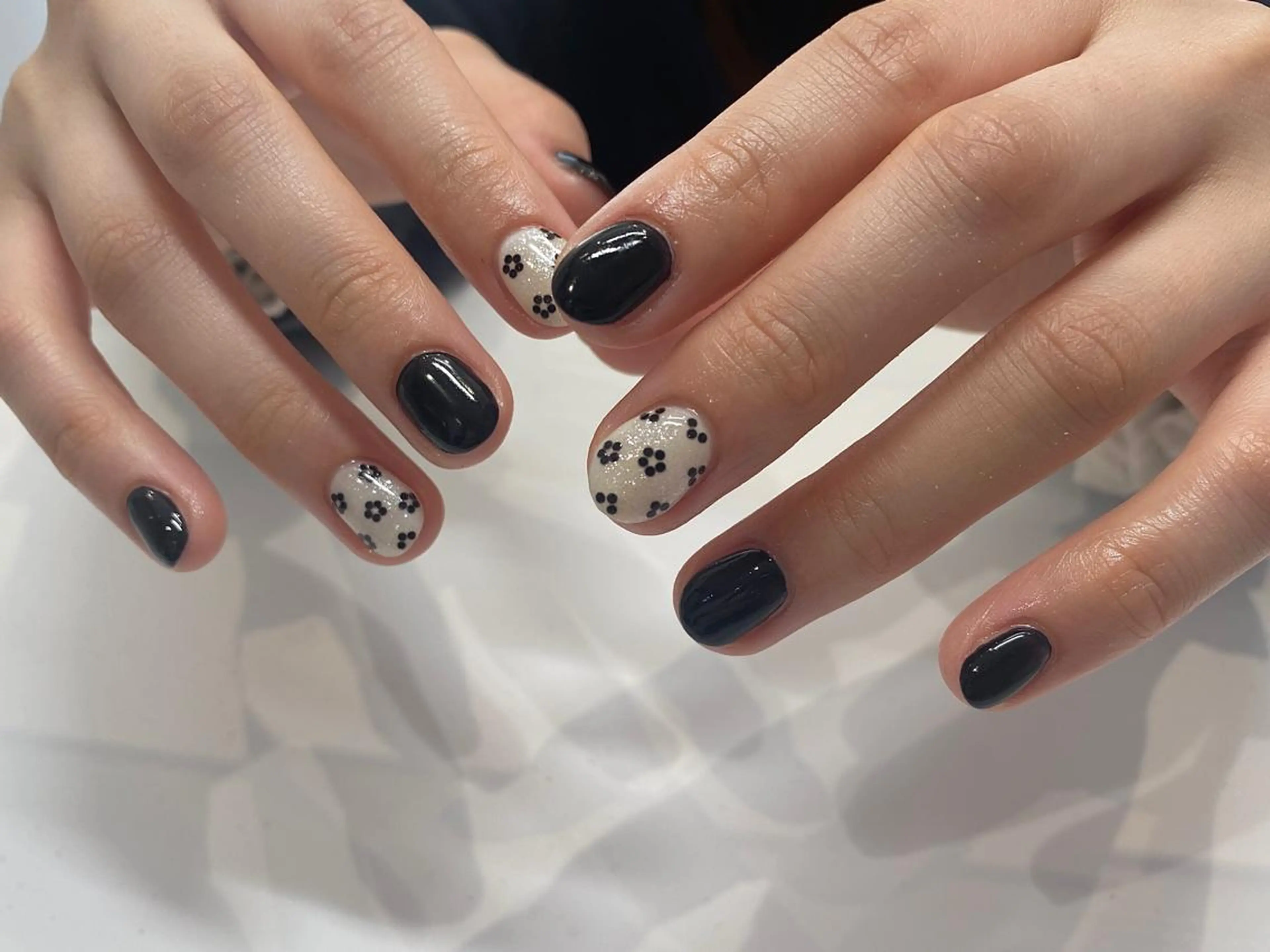 ネイル ハンドネイル NINEnami ニュアンスネイルのネイルデザイン