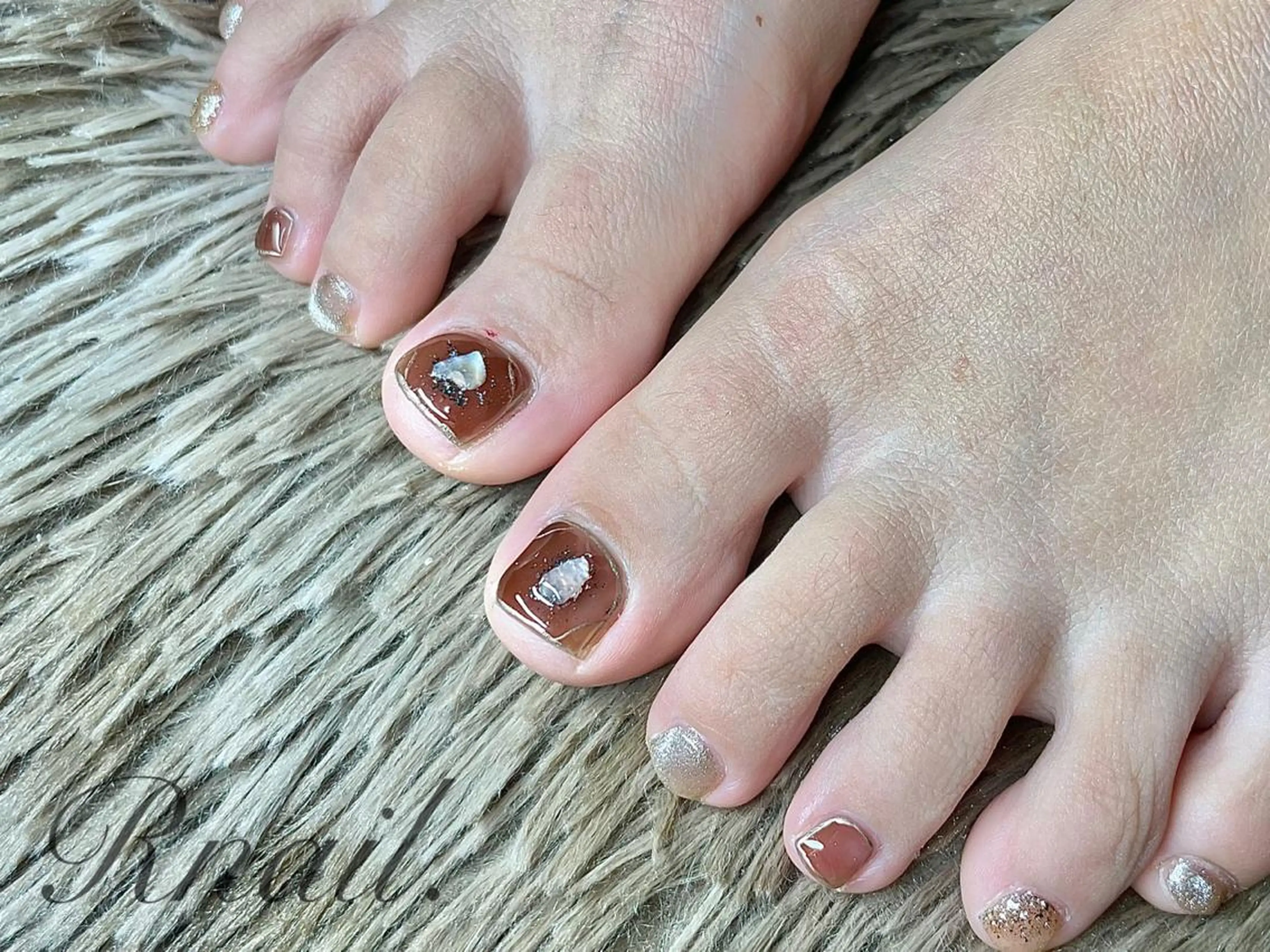 ネイル ニュアンスネイル フットネイル R nail.のネイルデザイン