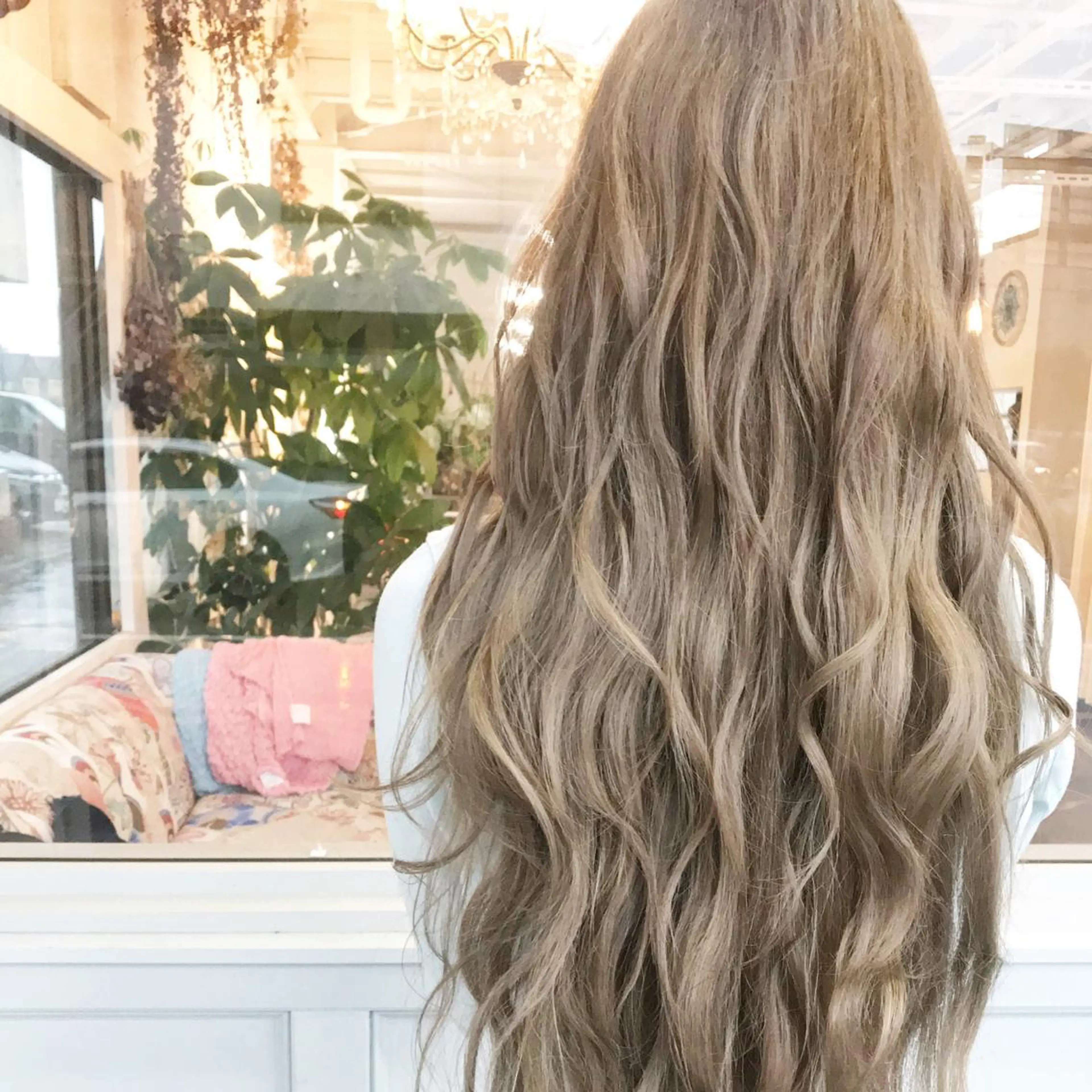 ロング カラー パーマ ヘアアレンジ お団子ヘア 切りっぱなしボブ バレイヤージュ ブリーチ グラデーションカラー Mariana/ 鶴原-ハイライトのヘアスタイル